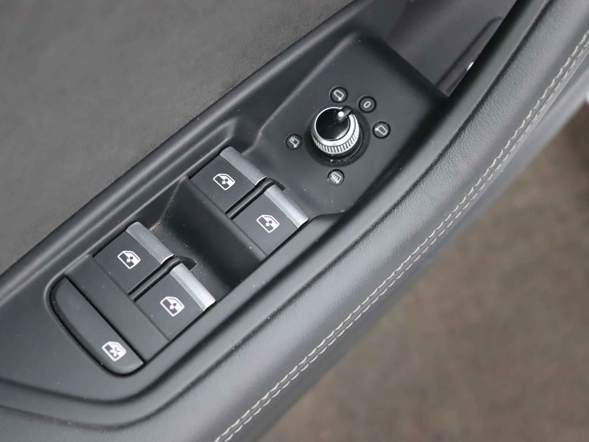 Audi A4 Avant 35 TFSI Aut. S-Edition | Sportstoelen | Leder + Alcantara | Panoramadak | Virtual Cockpit | Ambiente verlichting | - 11/28