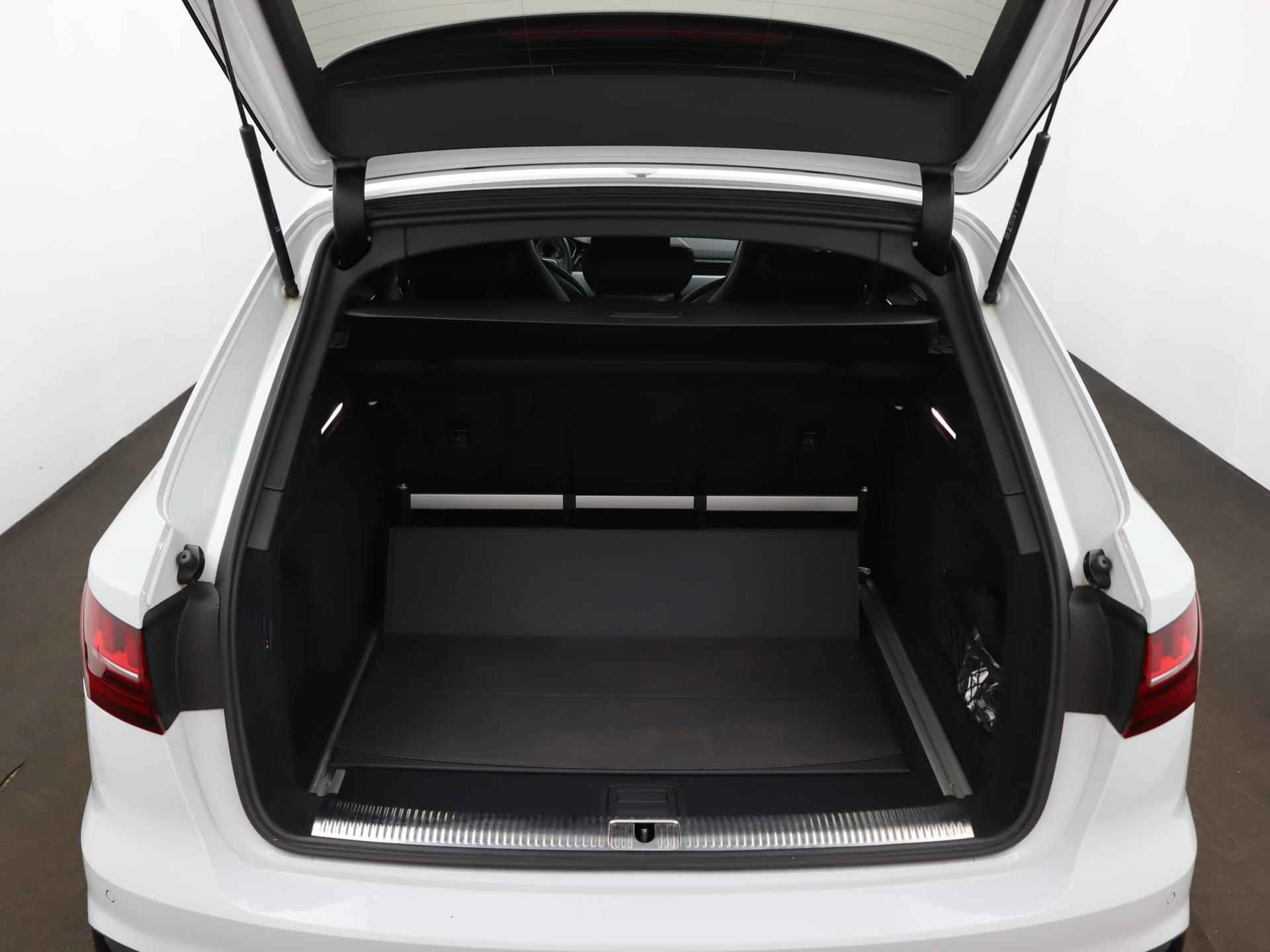 Audi A4 Avant 35 TFSI Aut. S-Edition | Sportstoelen | Leder + Alcantara | Panoramadak | Virtual Cockpit | Ambiente verlichting | - 25/28