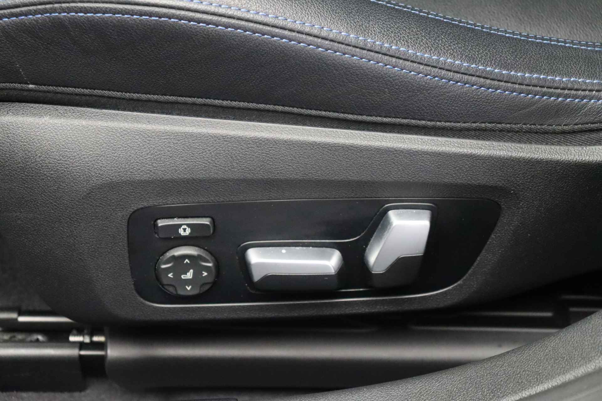 BMW i4 M50 High Executive / BMW M 50 Jahre uitvoering / Schuif-kanteldak / Laserlight / M Sportstoelen / M Adaptief onderstel / Parking Assistant Plus - 15/34