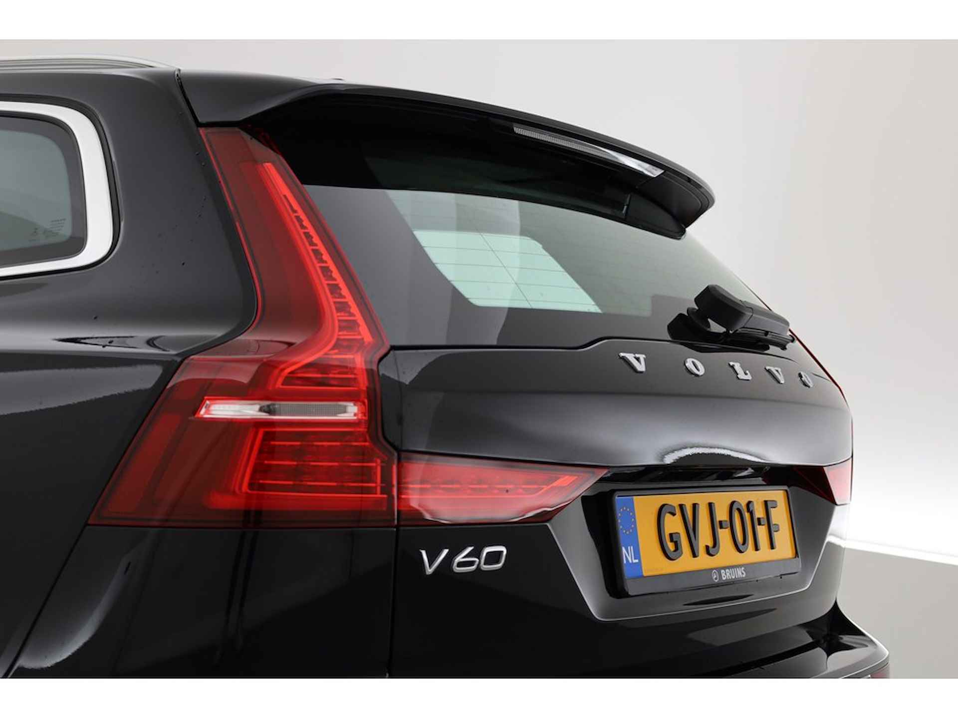 Volvo V60 2.0 340PK T6 AWD Recharge Inscription Stuur+ stoelverwarming, camera - 27/28