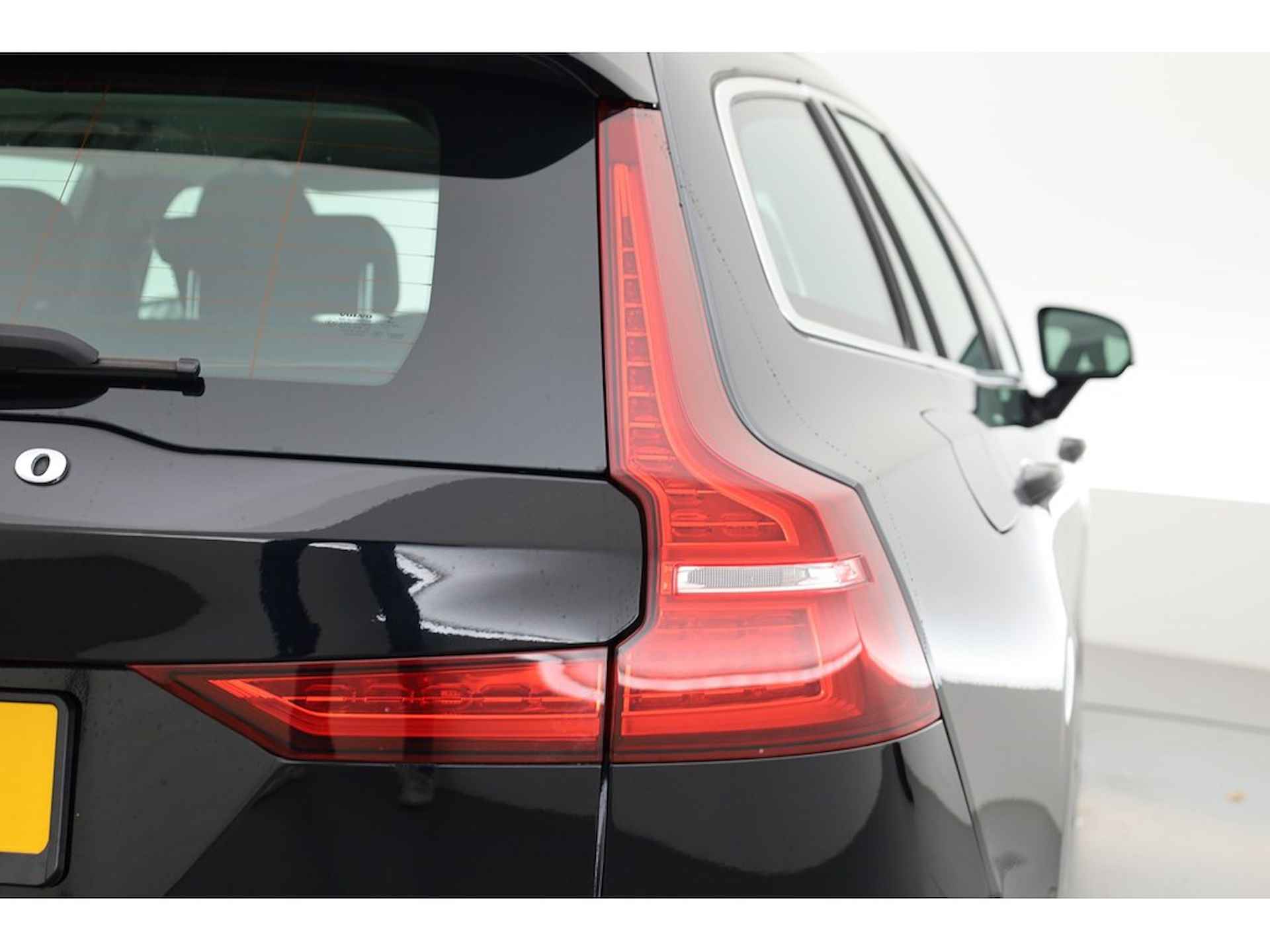 Volvo V60 2.0 340PK T6 AWD Recharge Inscription Stuur+ stoelverwarming, camera - 28/28