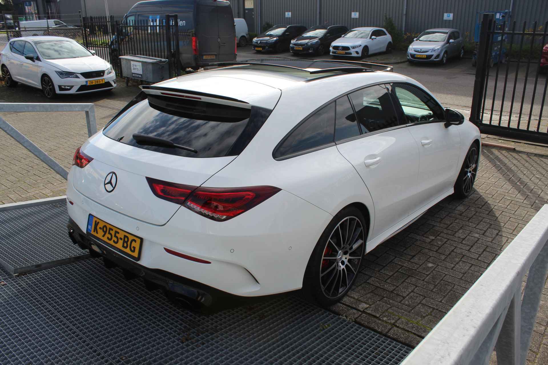 Mercedes-Benz CLA-Klasse Shooting Brake AMG 35 4MATIC Premium Panoramadak/Sfeerverlichting/Navigatie/Achteruitrijcamera/Apple carplay/Elektrische achterk - 9/27