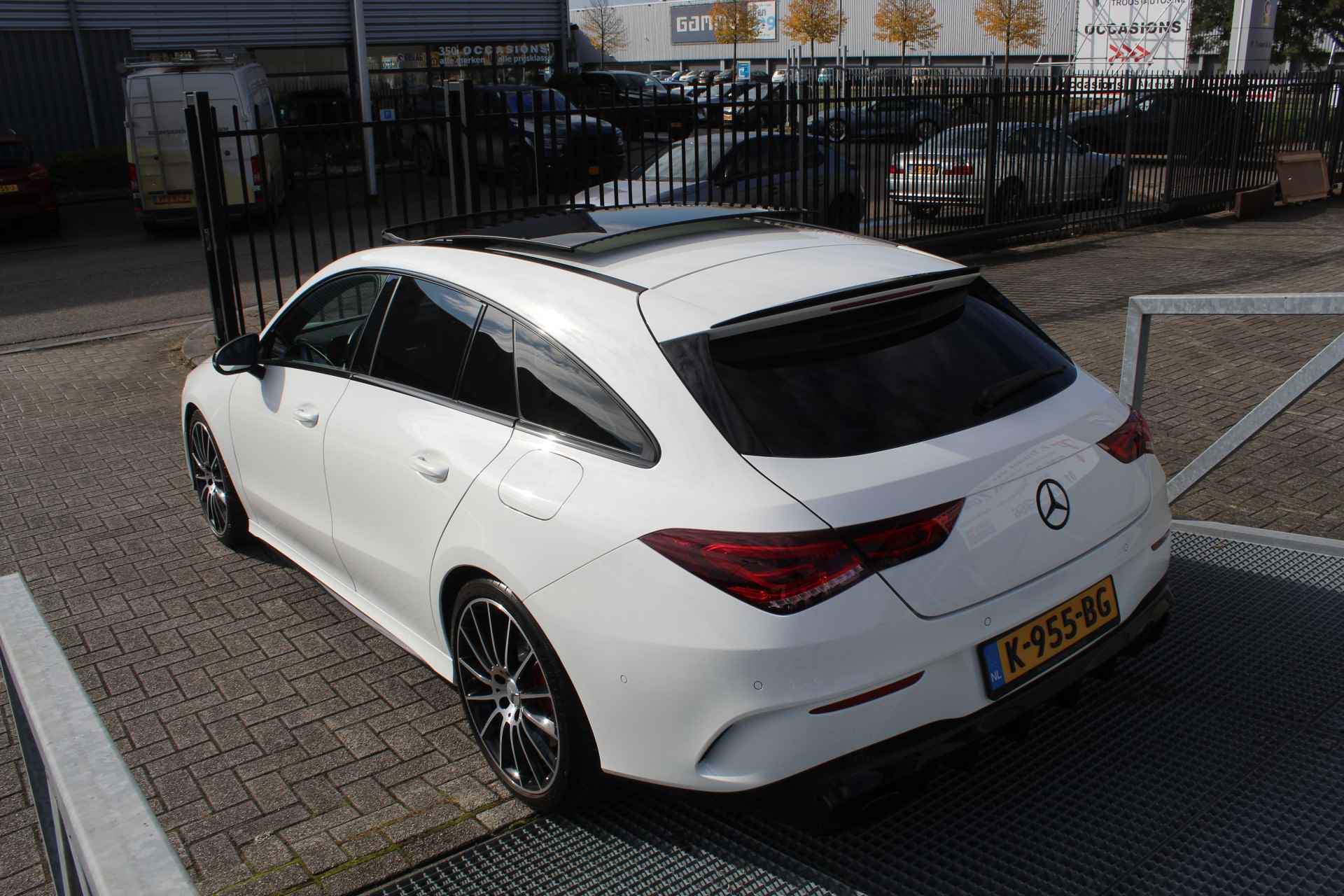 Mercedes-Benz CLA-Klasse Shooting Brake AMG 35 4MATIC Premium Panoramadak/Sfeerverlichting/Navigatie/Achteruitrijcamera/Apple carplay/Elektrische achterk - 11/27