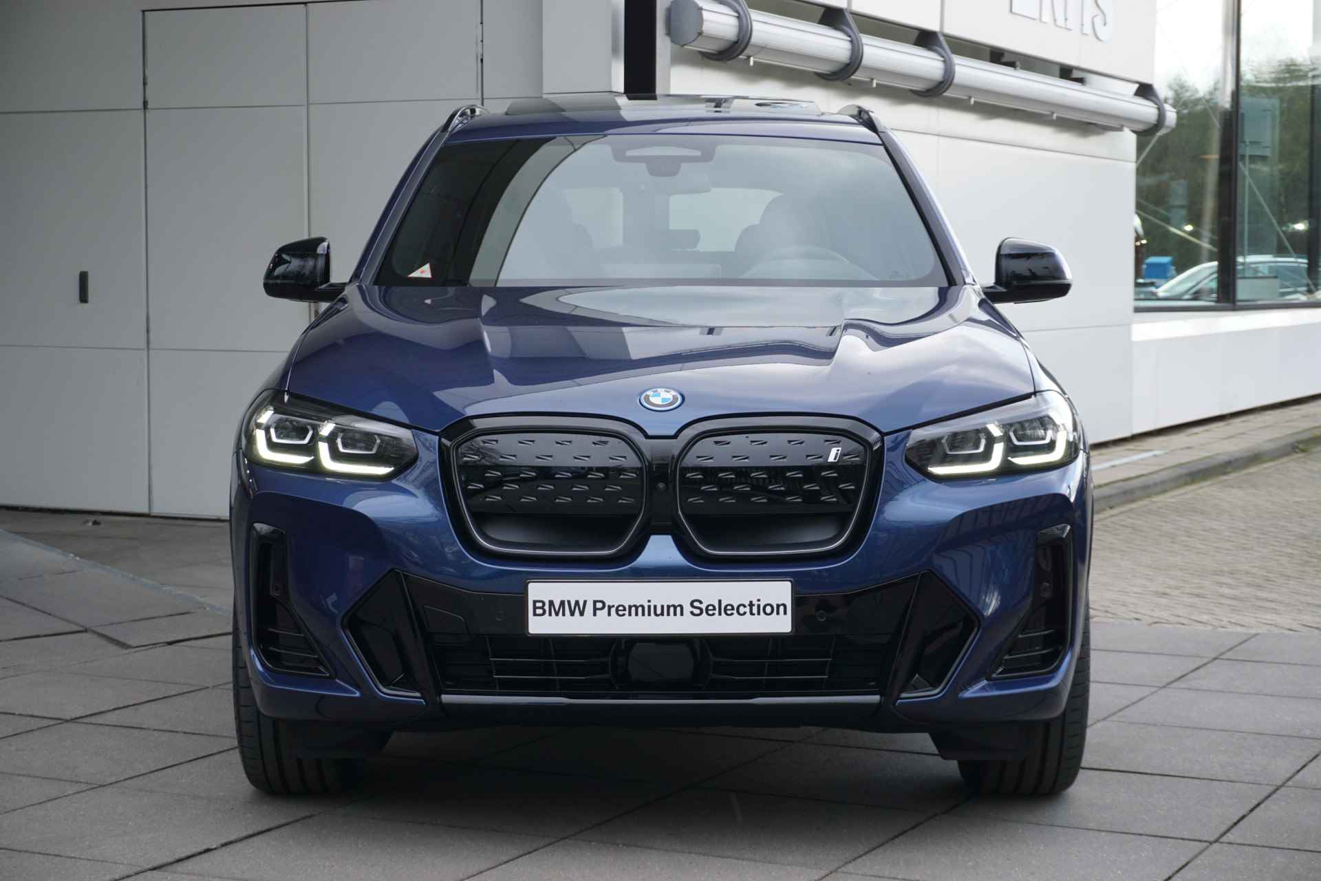 BMW iX3 High Executive M Sportpakket Harman Kardon / Panoramadak / 20" LMV / Head-Up Display / Driving Assistant Professional / Trekhaak - 3/39