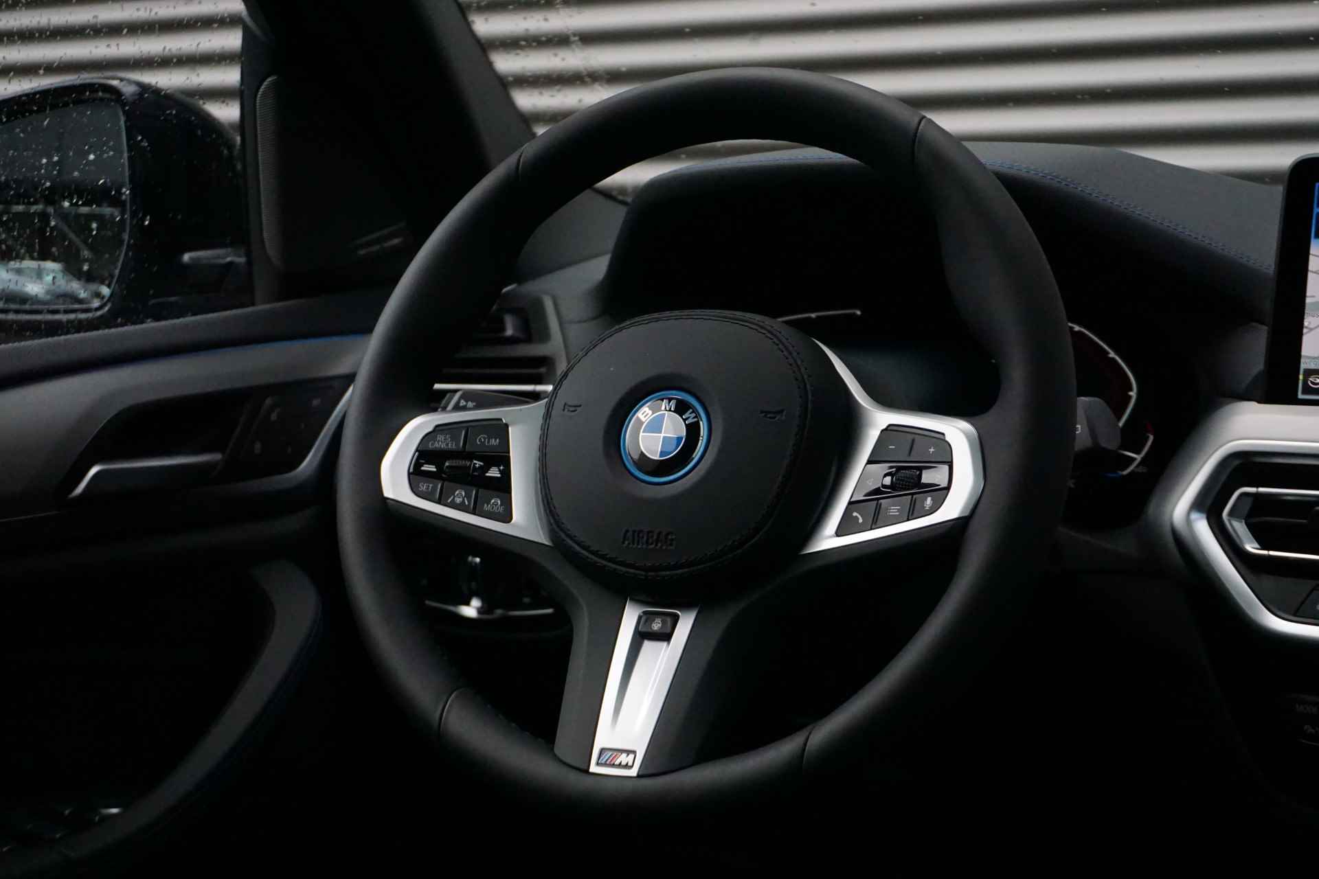 BMW iX3 High Executive M Sportpakket Harman Kardon / Panoramadak / 20" LMV / Head-Up Display / Driving Assistant Professional / Trekhaak - 26/39