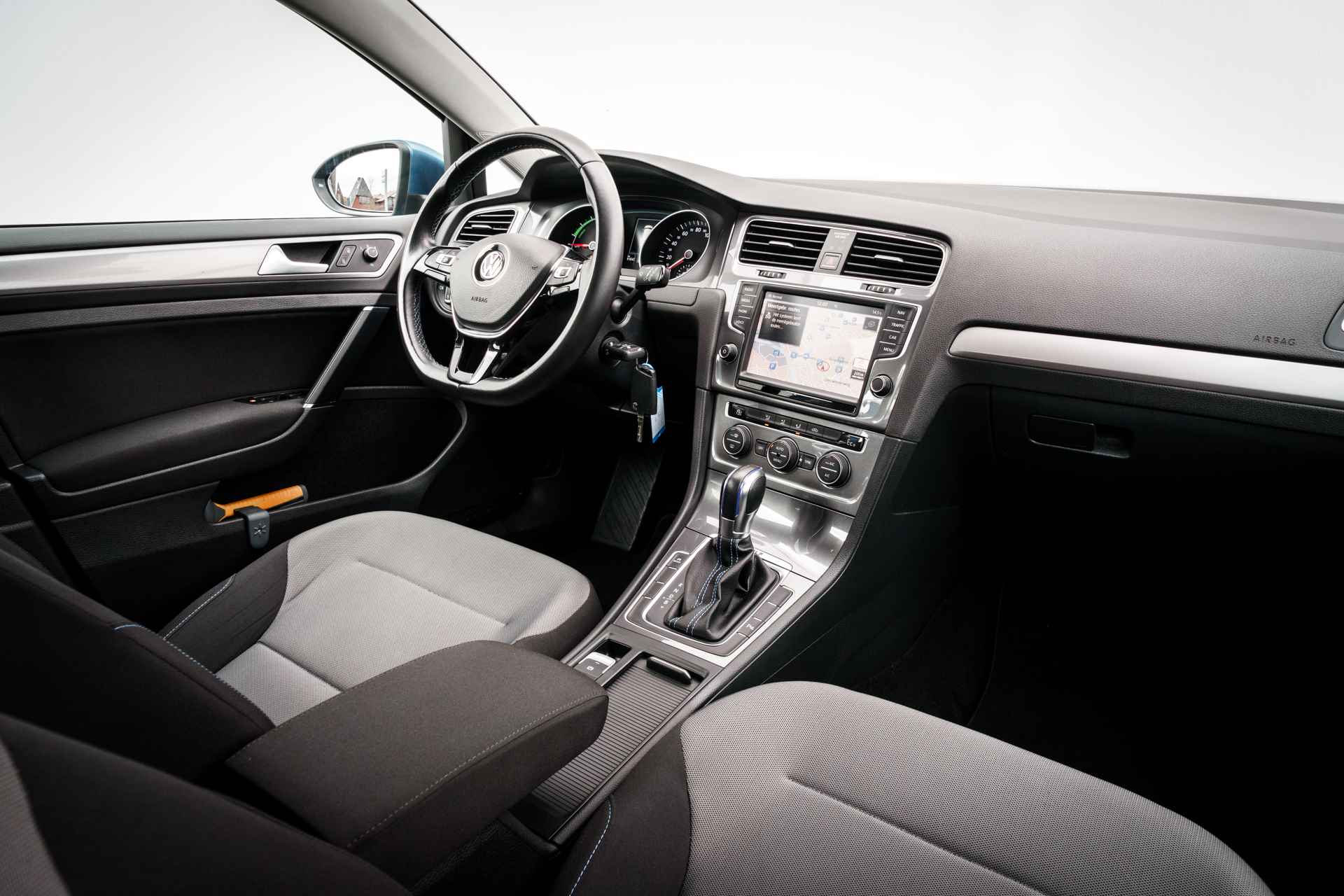 Volkswagen e-Golf e-Golf | 24 Kwh | LED | PDC | 2.000,- Subsidie | Navigatie | Climate Control - 4/38