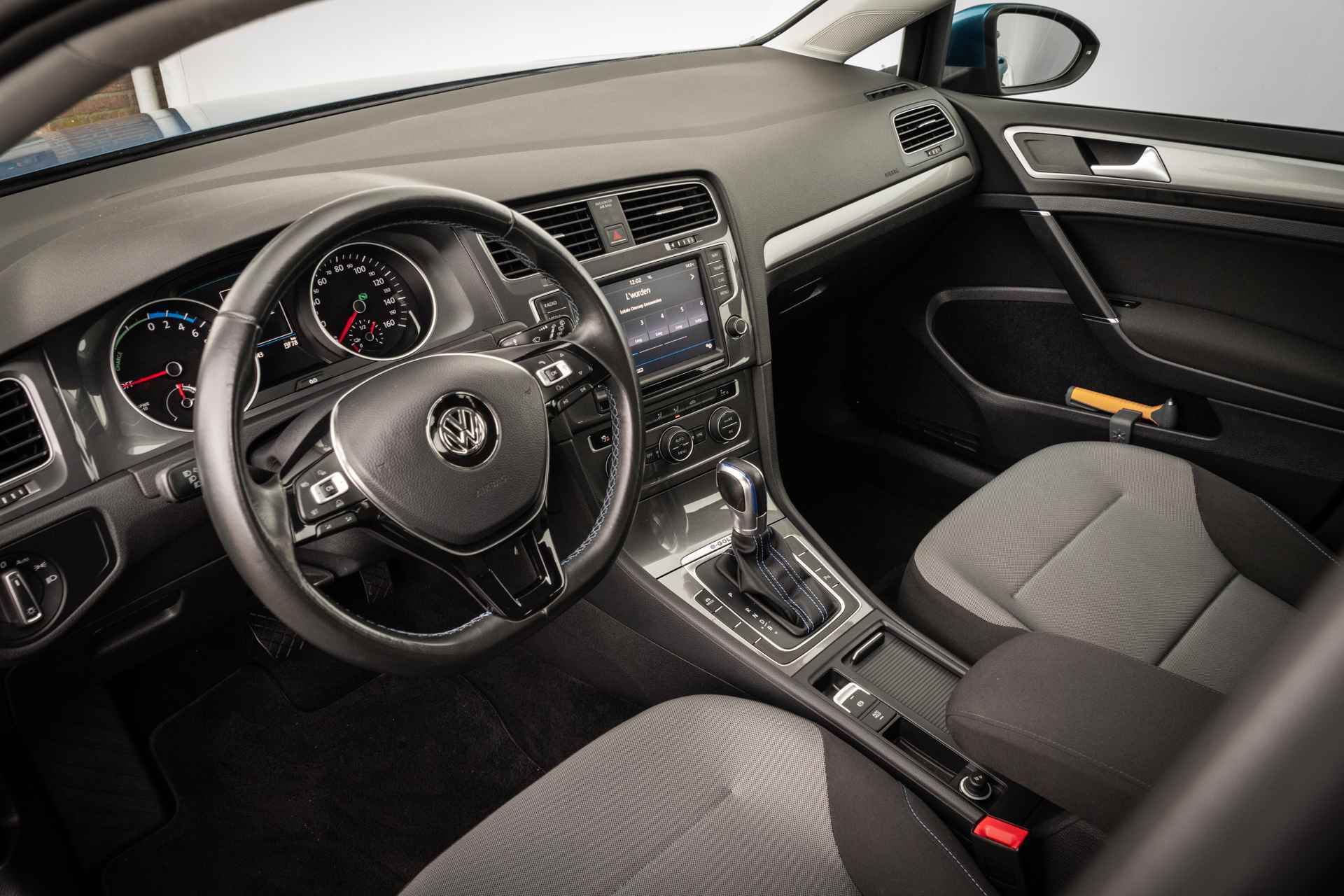 Volkswagen e-Golf e-Golf | 24 Kwh | LED | PDC | 2.000,- Subsidie | Navigatie | Climate Control - 27/38