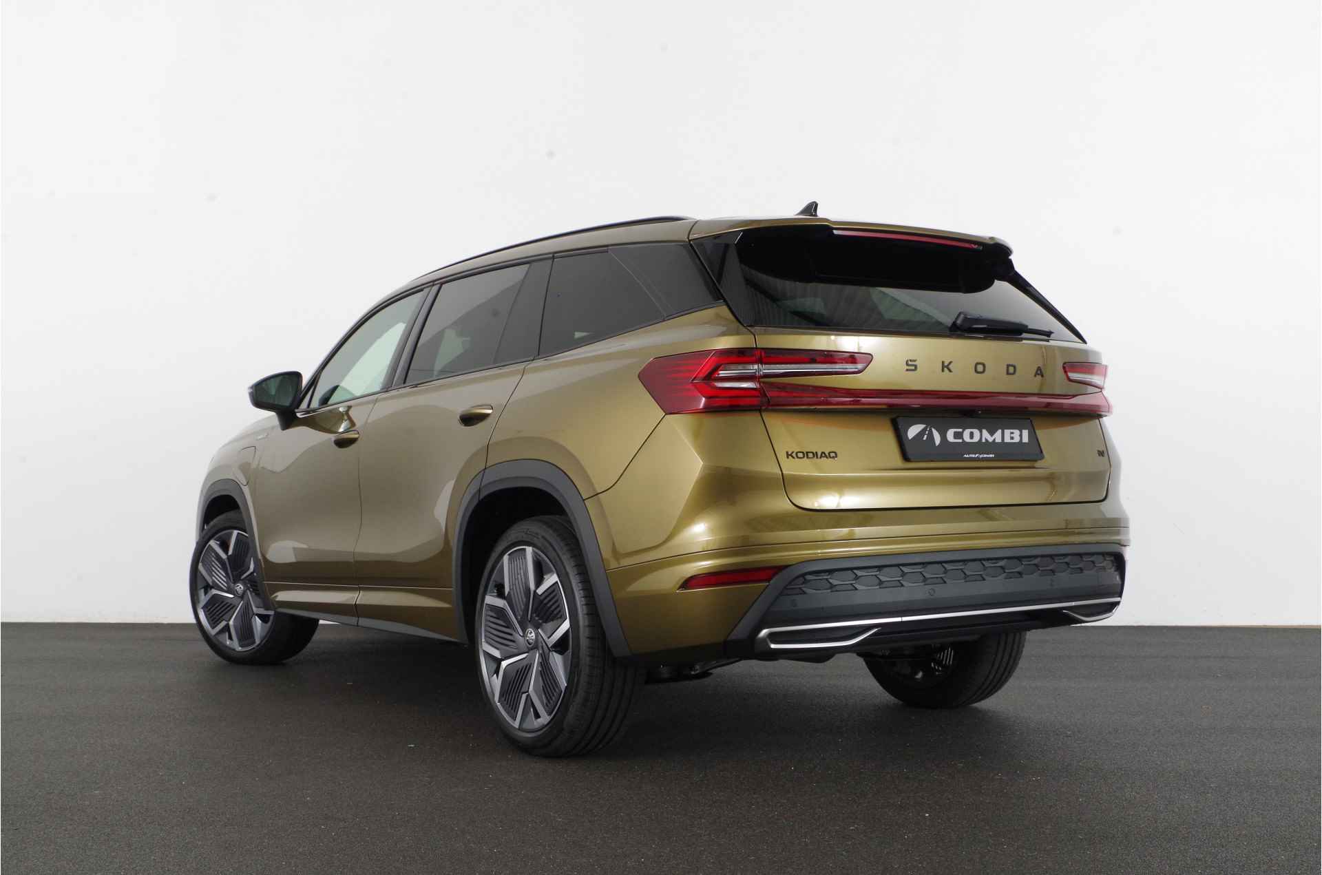 ŠKODA Kodiaq 1.5 TSI PHEV Sportline Business > Voorraad! | Trekhaak | 20 inch | Bronx Gold Metallic | 3606 | Lease ook mogelijk! - 8/35