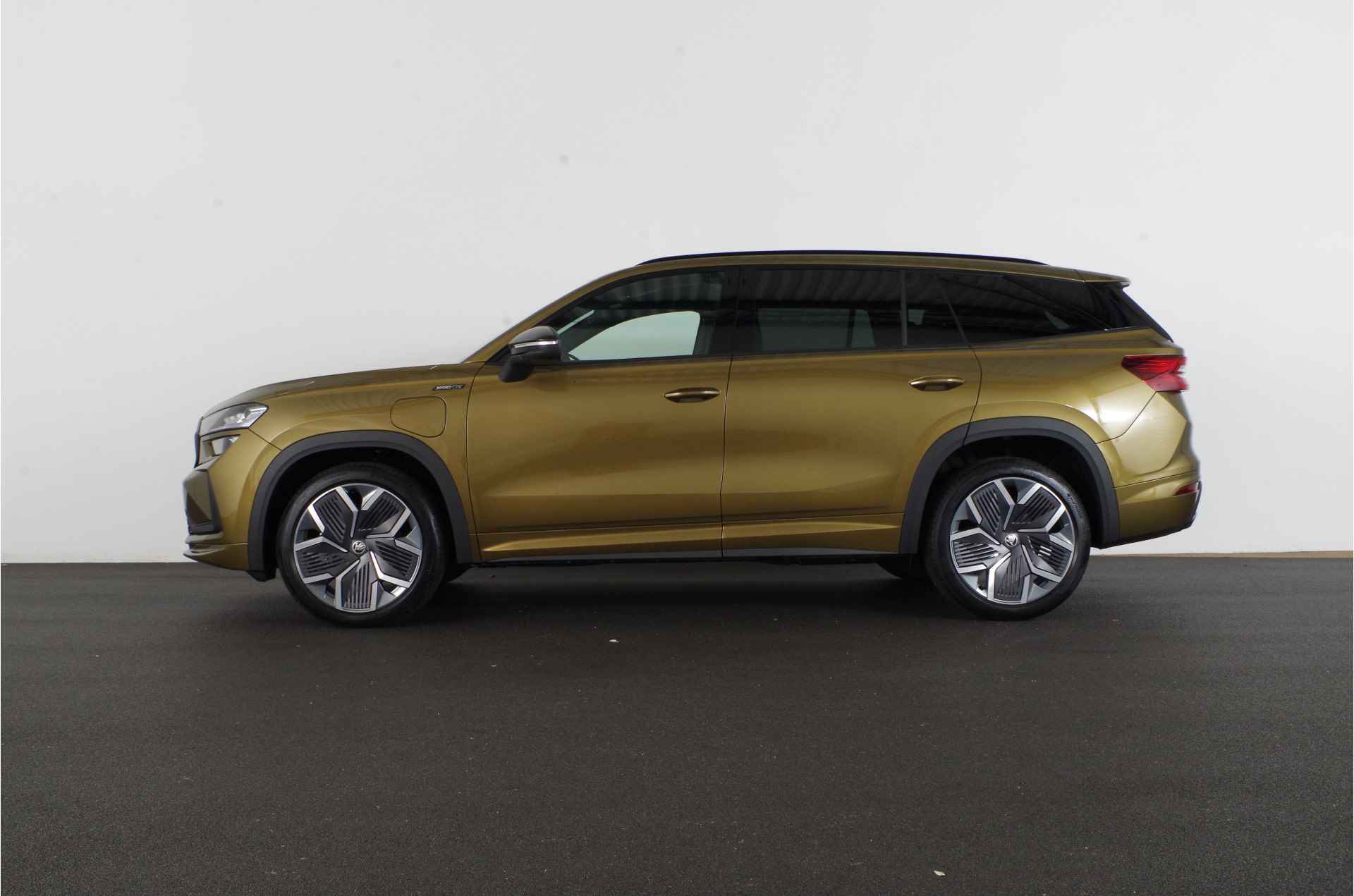 ŠKODA Kodiaq 1.5 TSI PHEV Sportline Business > Voorraad! | Trekhaak | 20 inch | Bronx Gold Metallic | 3606 | Lease ook mogelijk! - 18/35