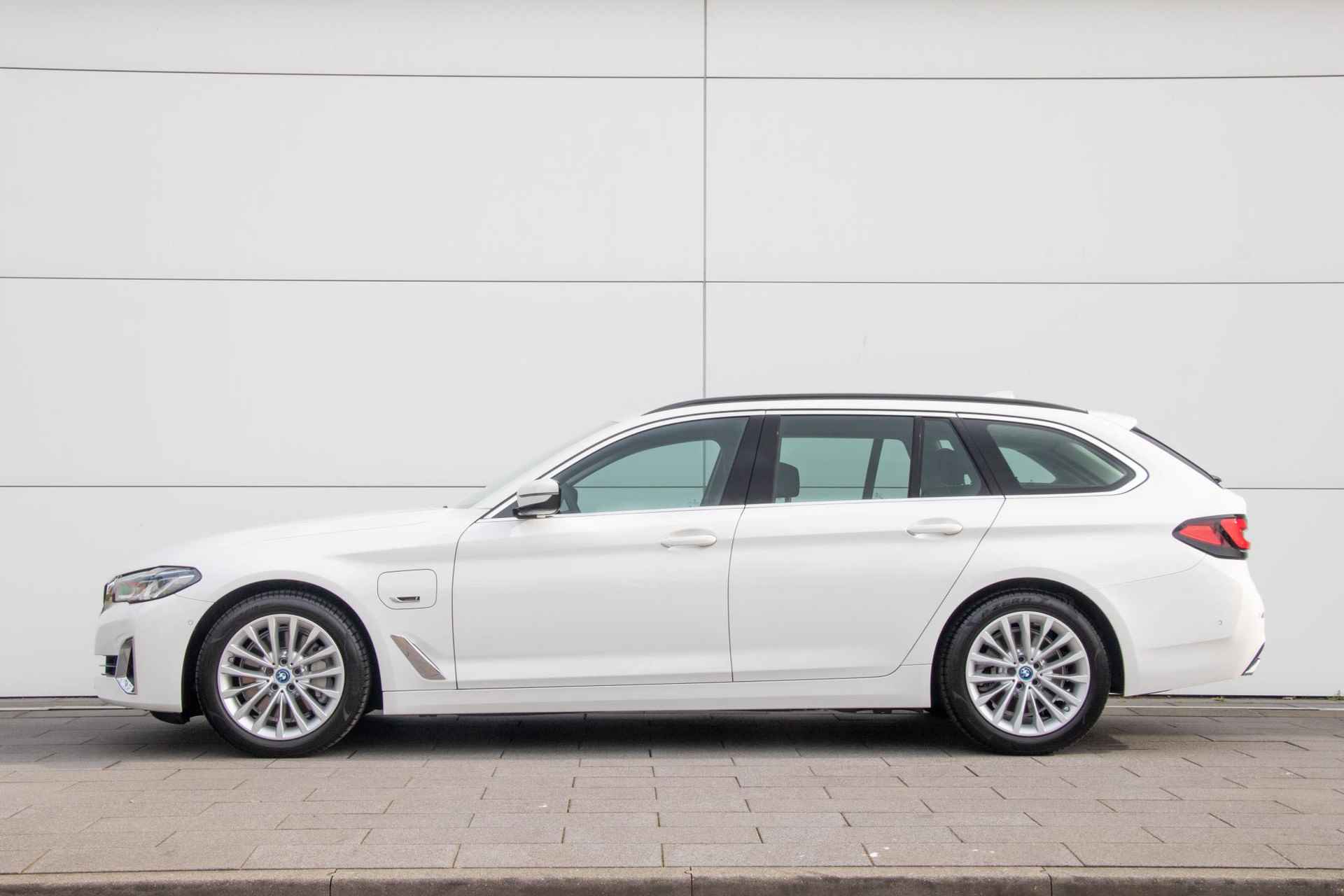 BMW 5 Serie Touring 530e xDrive High Executive | Luxury-Line | Driving Assistant Professional - 2/34
