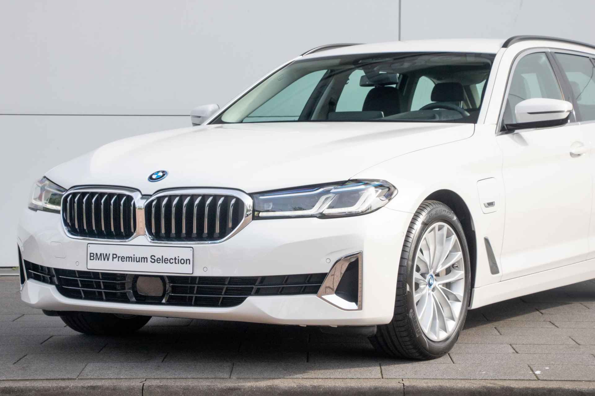 BMW 5 Serie Touring 530e xDrive High Executive | Luxury-Line | Driving Assistant Professional - 28/34