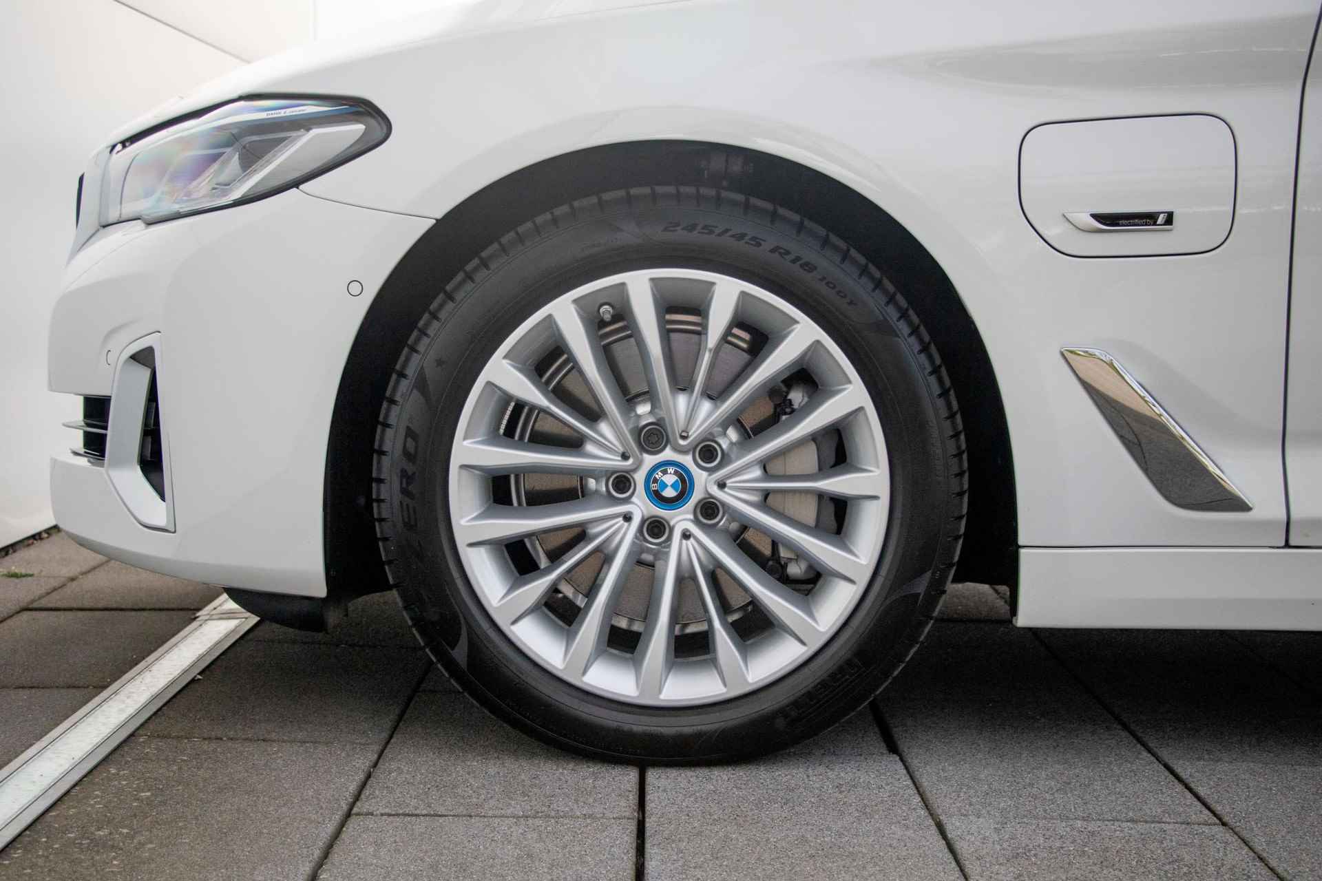 BMW 5 Serie Touring 530e xDrive High Executive | Luxury-Line | Driving Assistant Professional - 31/34