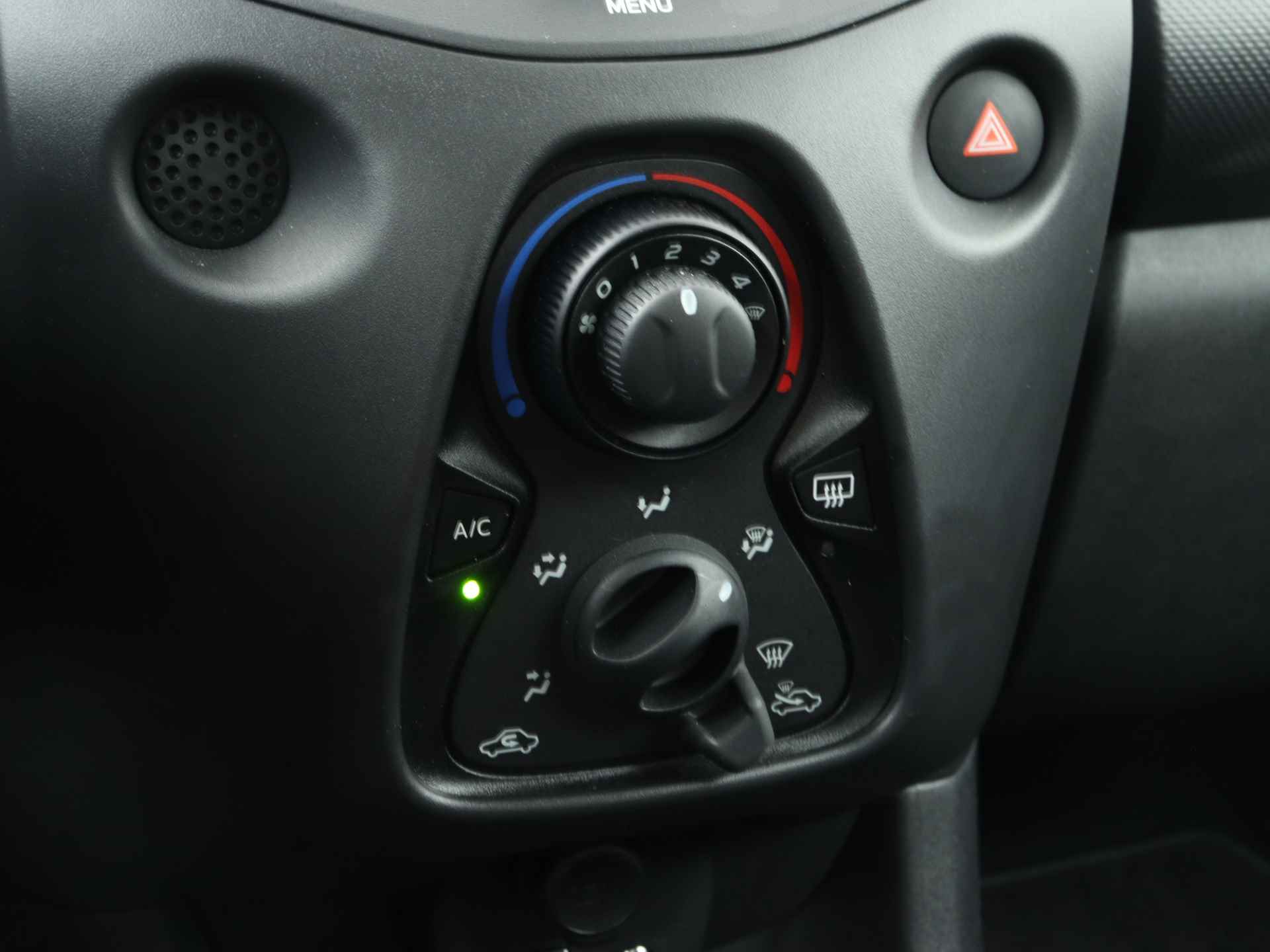 Toyota Aygo 1.0 VVT-i x-fun | Radio | Airco | - 11/40