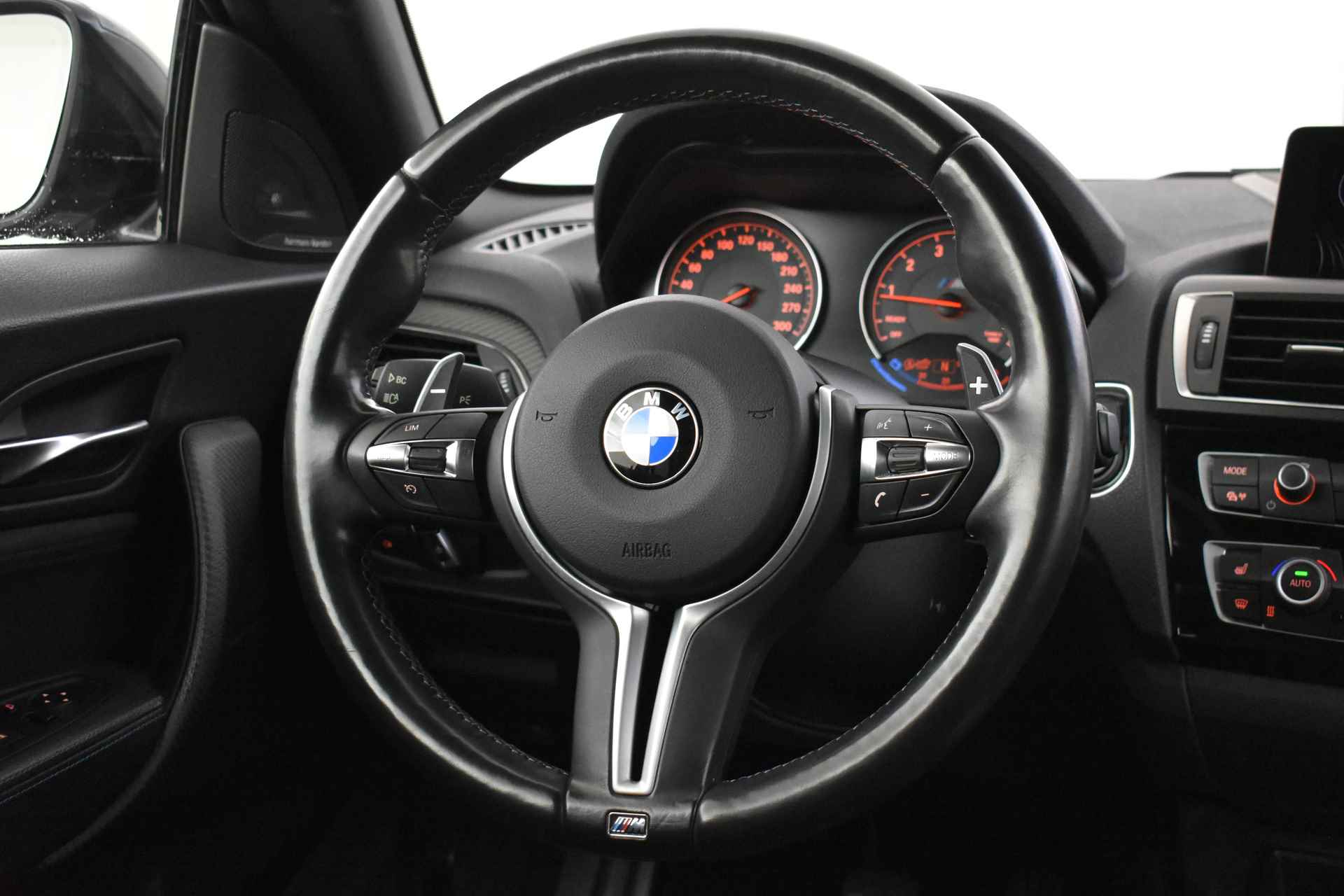 BMW 2 Serie Coupé M2 DCT High Executive Automaat / Achteruitrijcamera / Sportstoelen / Comfort Access / Harman-Kardon / Stoelverwarming / Navigatie Professional - 17/56