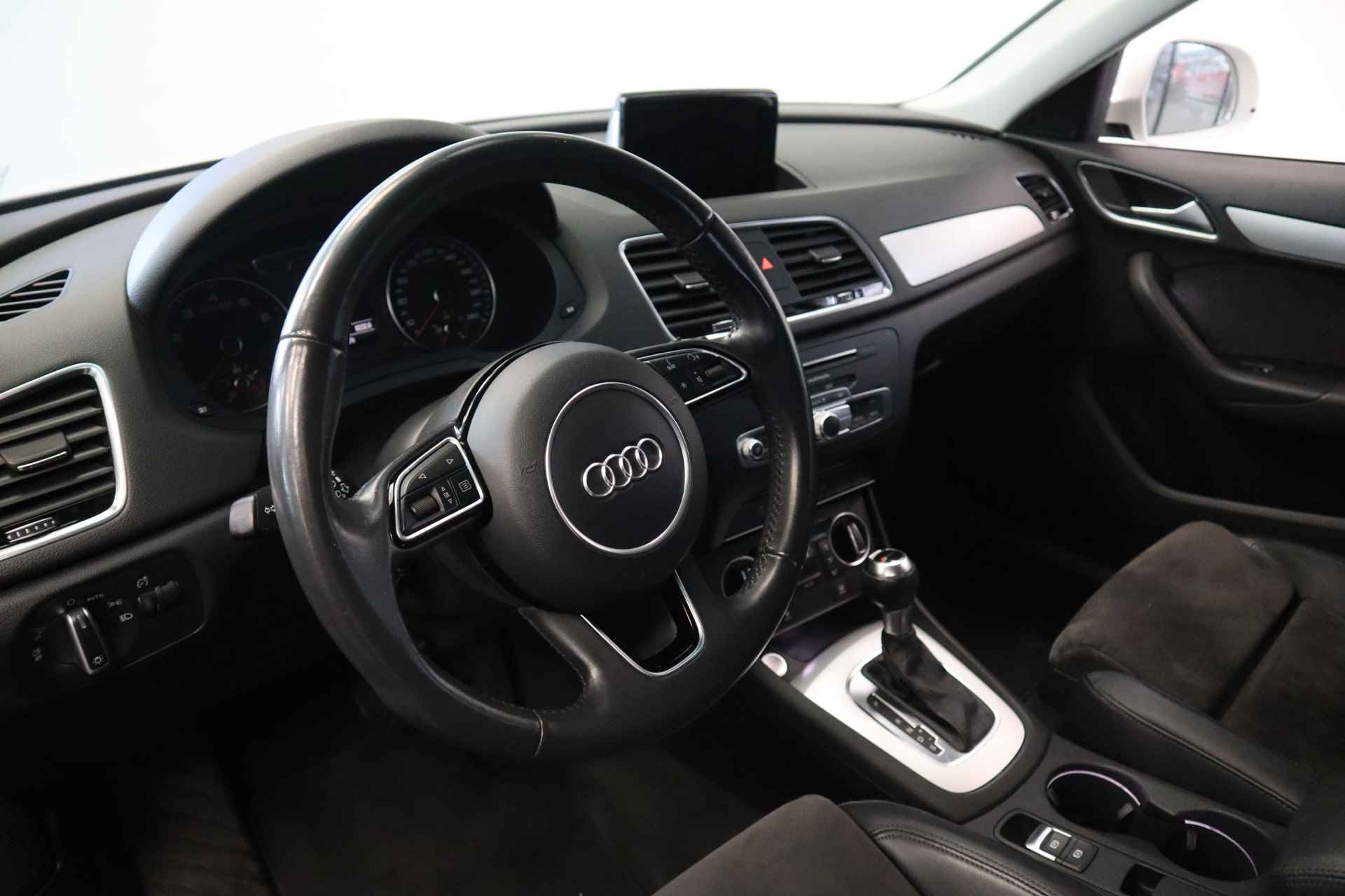 Audi Q3 1.4 TFSI CoD Design Pro Line Plus 19 Inch lmv , Automaat , Alcantara /leder interieur. - 10/21