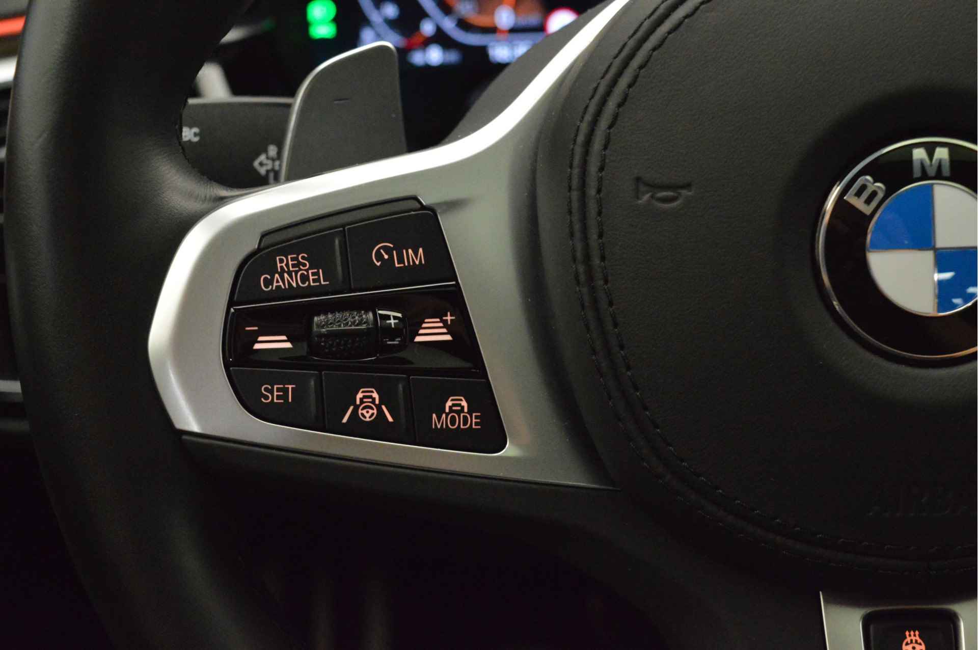 BMW 5 Serie 530d High Executive M Sport Automaat / Schuif-kanteldak / Head-Up / Parking Assistant / Live Cockpit Professional / Stoelventilatie / Driving Assistant Professional - 16/24