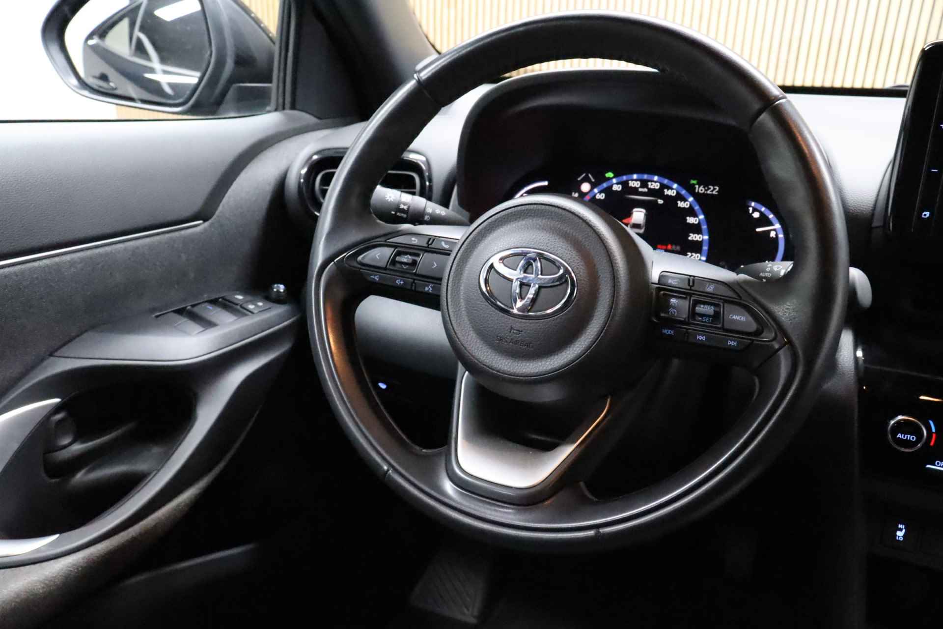 Toyota Yaris Cross 1.5 Hybrid First Edition | Navigatie | Winterpakket | Camera | Adaptive Cruise - 26/32