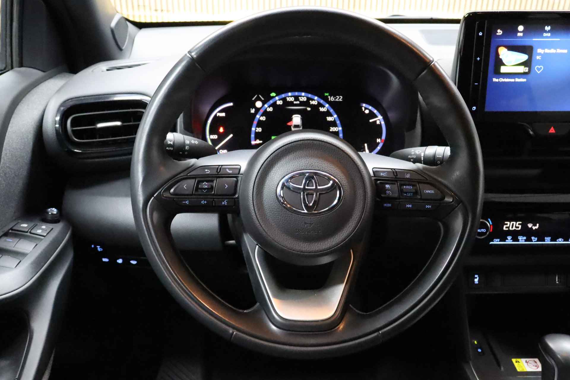 Toyota Yaris Cross 1.5 Hybrid First Edition | Navigatie | Winterpakket | Camera | Adaptive Cruise - 27/32