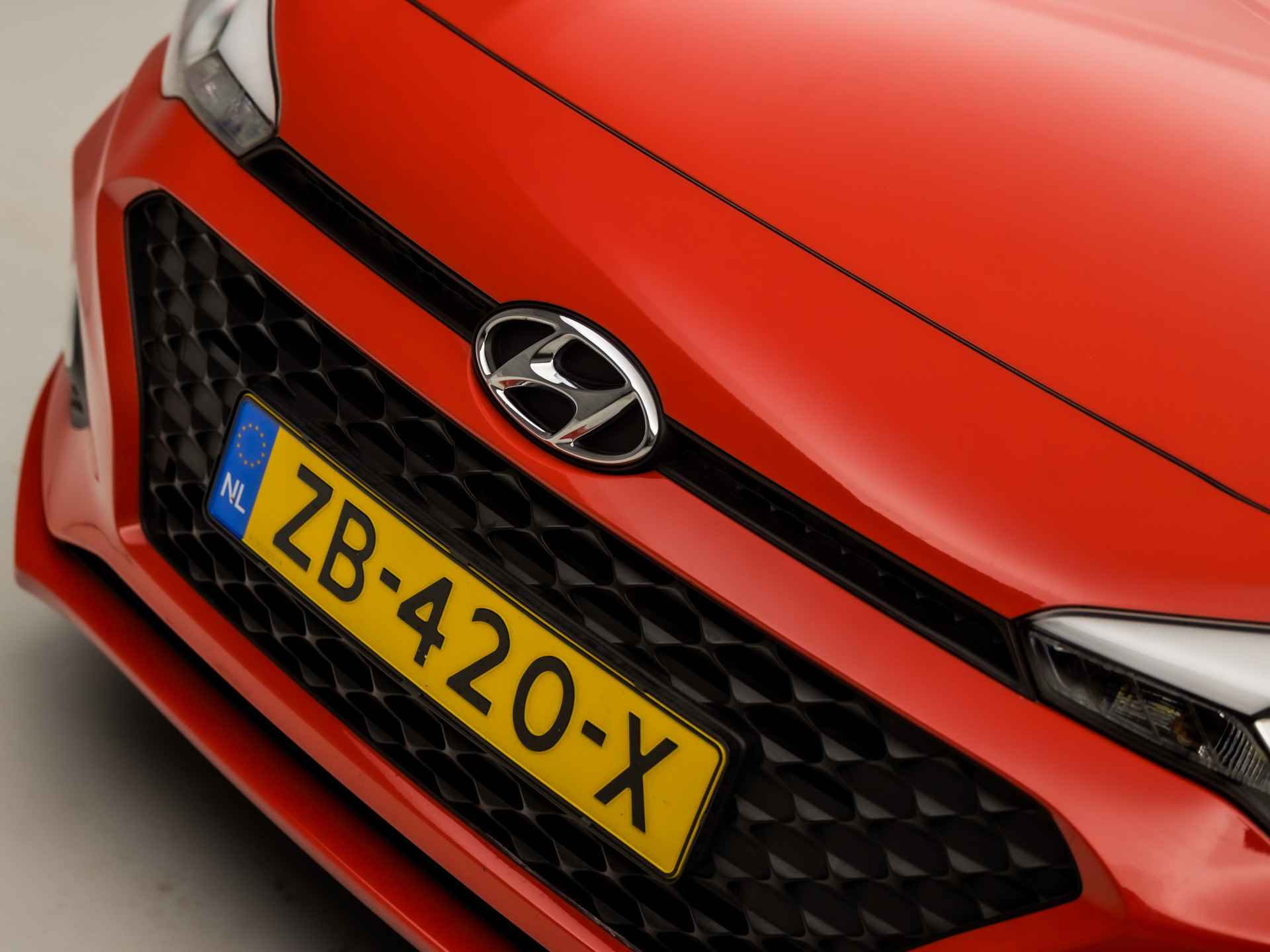 Hyundai i20 1.0 T-GDI Sport Automaat (APPLE CARPLAY, ZWART DAK, CLIMATE, GETINT GLAS, CAMERA, SPORTSTOELEN, XENON, NIEUWE APK, CRUISE, NIEUWSTAAT) - 30/33