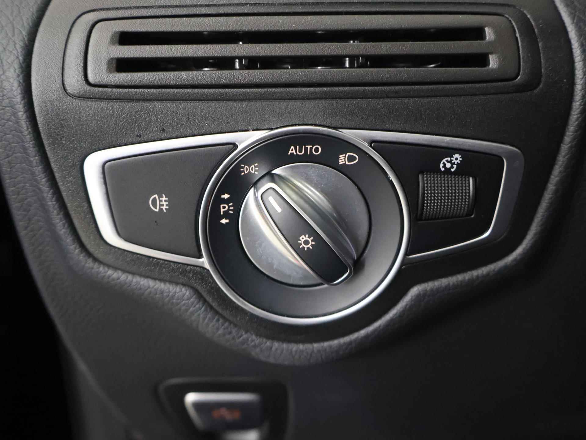 Mercedes-Benz GLC-klasse 300e 4MATIC Premium AMG | Panoramadak | Trekhaak | Digitaal Dashboard | Dodehoekassistent | Achteruitrijcamera | Elektr. achterklep | sfeerverlichting | - 37/49