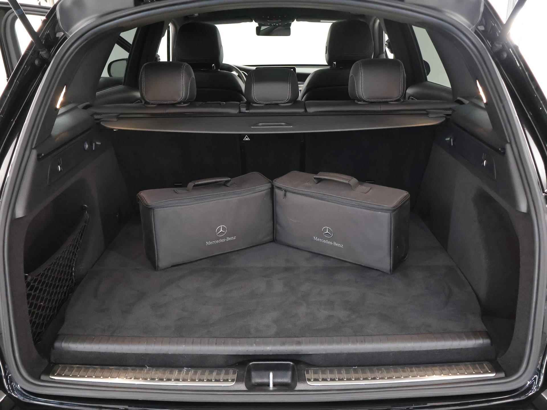 Mercedes-Benz GLC-klasse 300e 4MATIC Premium AMG | Panoramadak | Trekhaak | Digitaal Dashboard | Dodehoekassistent | Achteruitrijcamera | Elektr. achterklep | sfeerverlichting | - 42/49