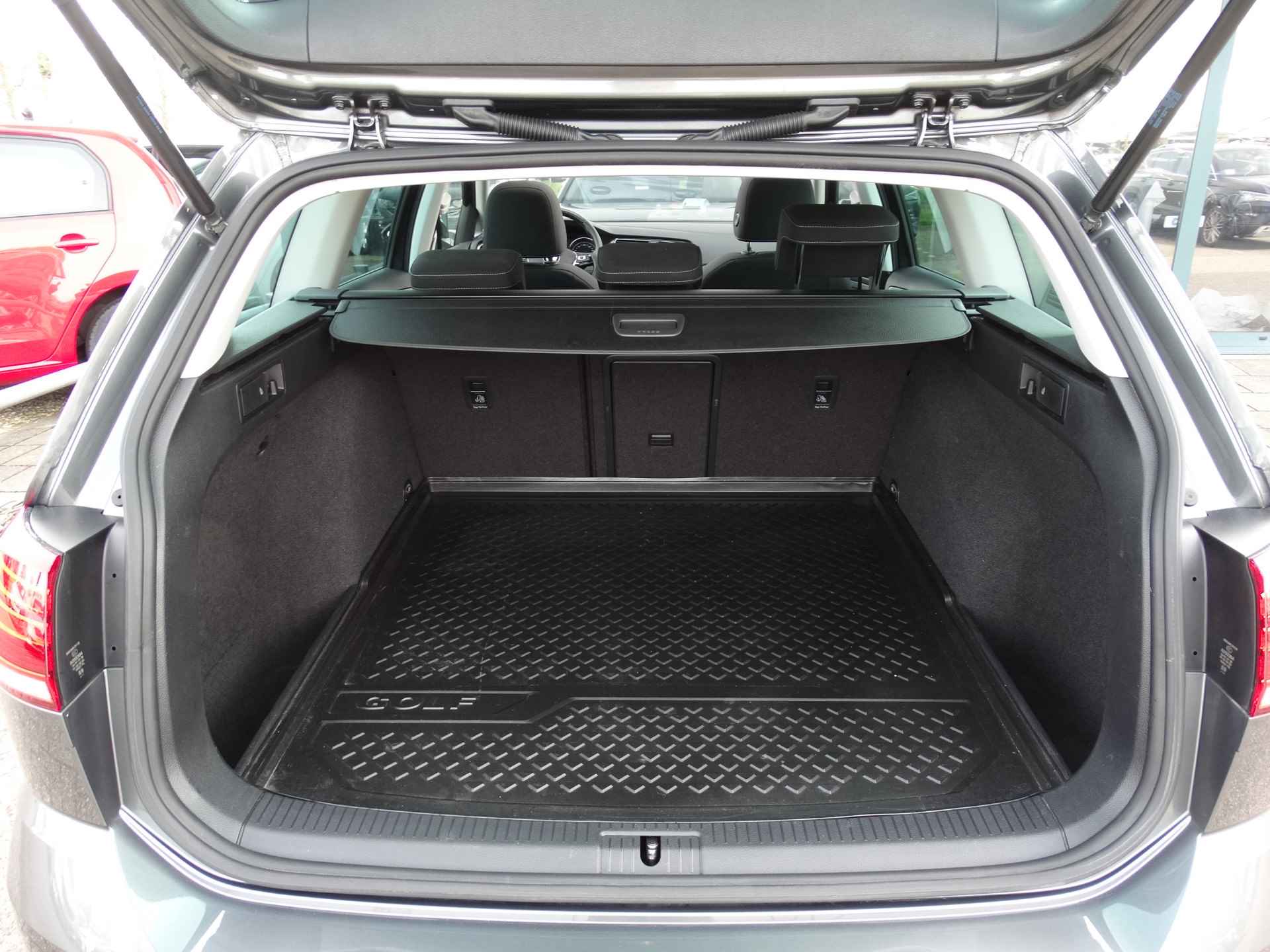 Volkswagen Golf Variant 1.5 TSI 130PK Comfortline Business | Panoramadak | Navigatie | Stoelverwarming | Parkeersensoren | - 11/31