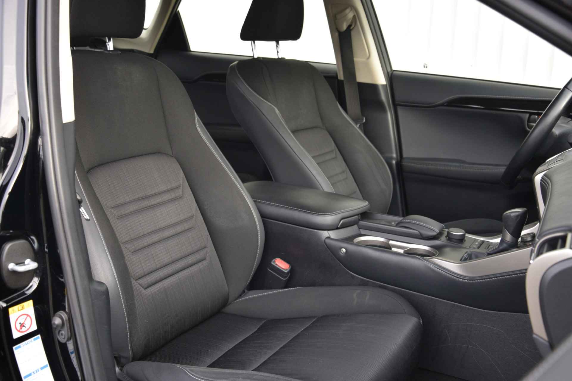 Lexus NX 300h AWD Business Line Pro Automaat | Keyless Entry | Navigatie | Parkeersensoren | Cruise Control | Climate Control | - 7/32
