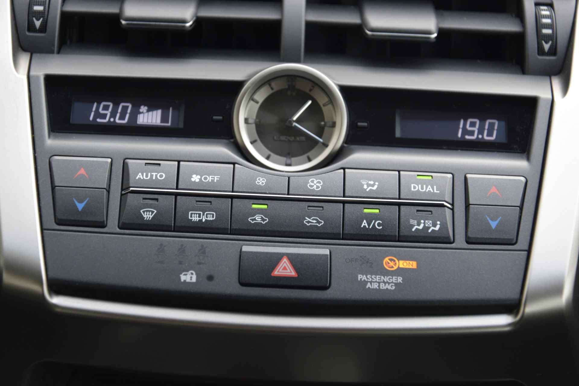 Lexus NX 300h AWD Business Line Pro Automaat | Keyless Entry | Navigatie | Parkeersensoren | Cruise Control | Climate Control | - 22/32