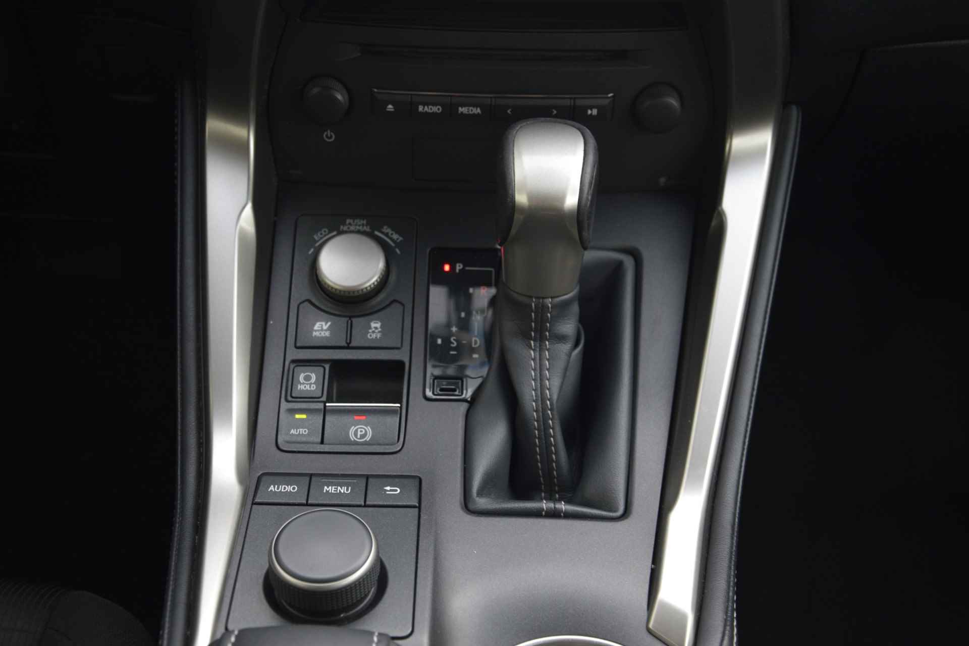 Lexus NX 300h AWD Business Line Pro Automaat | Keyless Entry | Navigatie | Parkeersensoren | Cruise Control | Climate Control | - 27/32