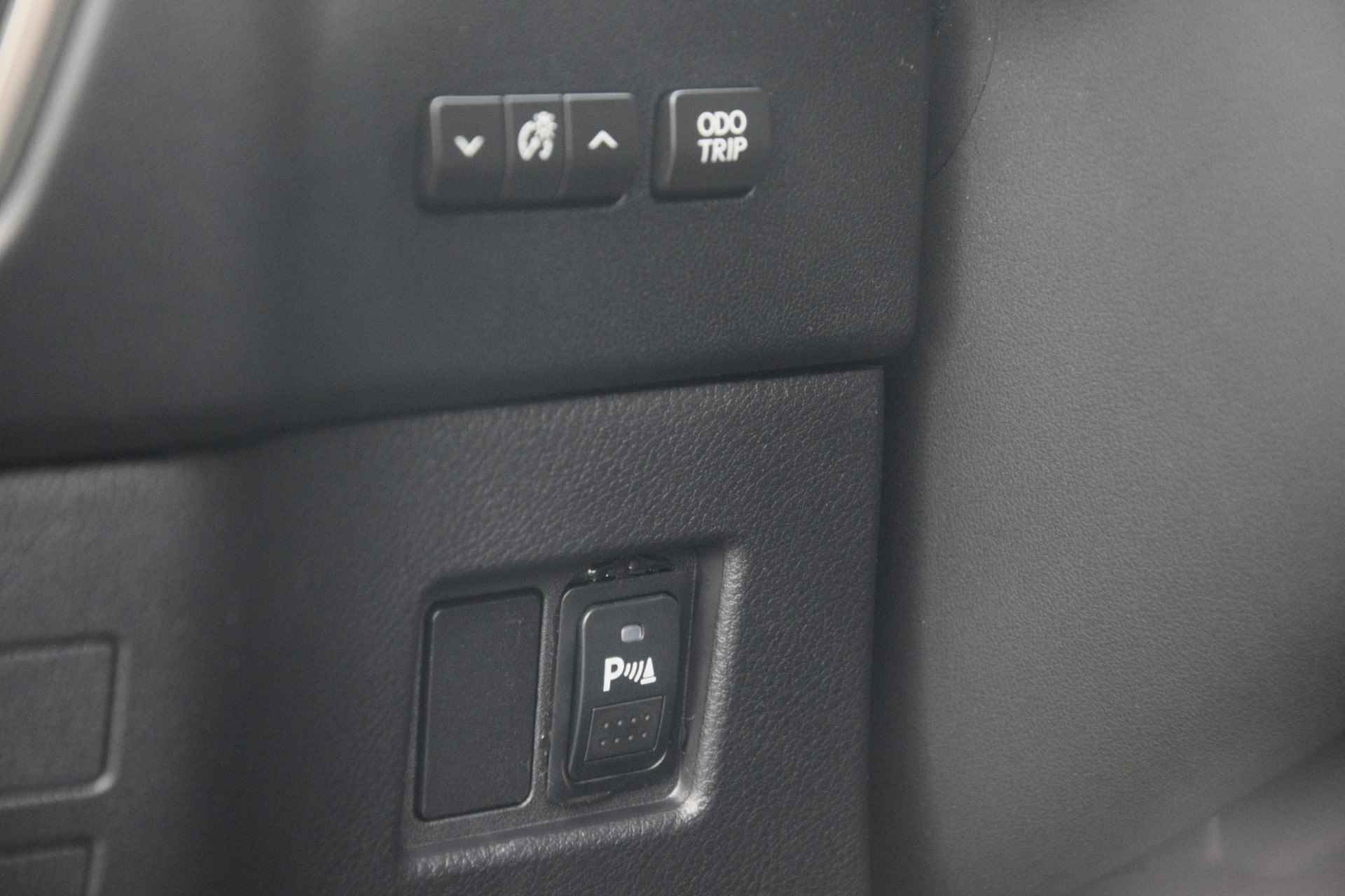 Lexus NX 300h AWD Business Line Pro Automaat | Keyless Entry | Navigatie | Parkeersensoren | Cruise Control | Climate Control | - 31/32