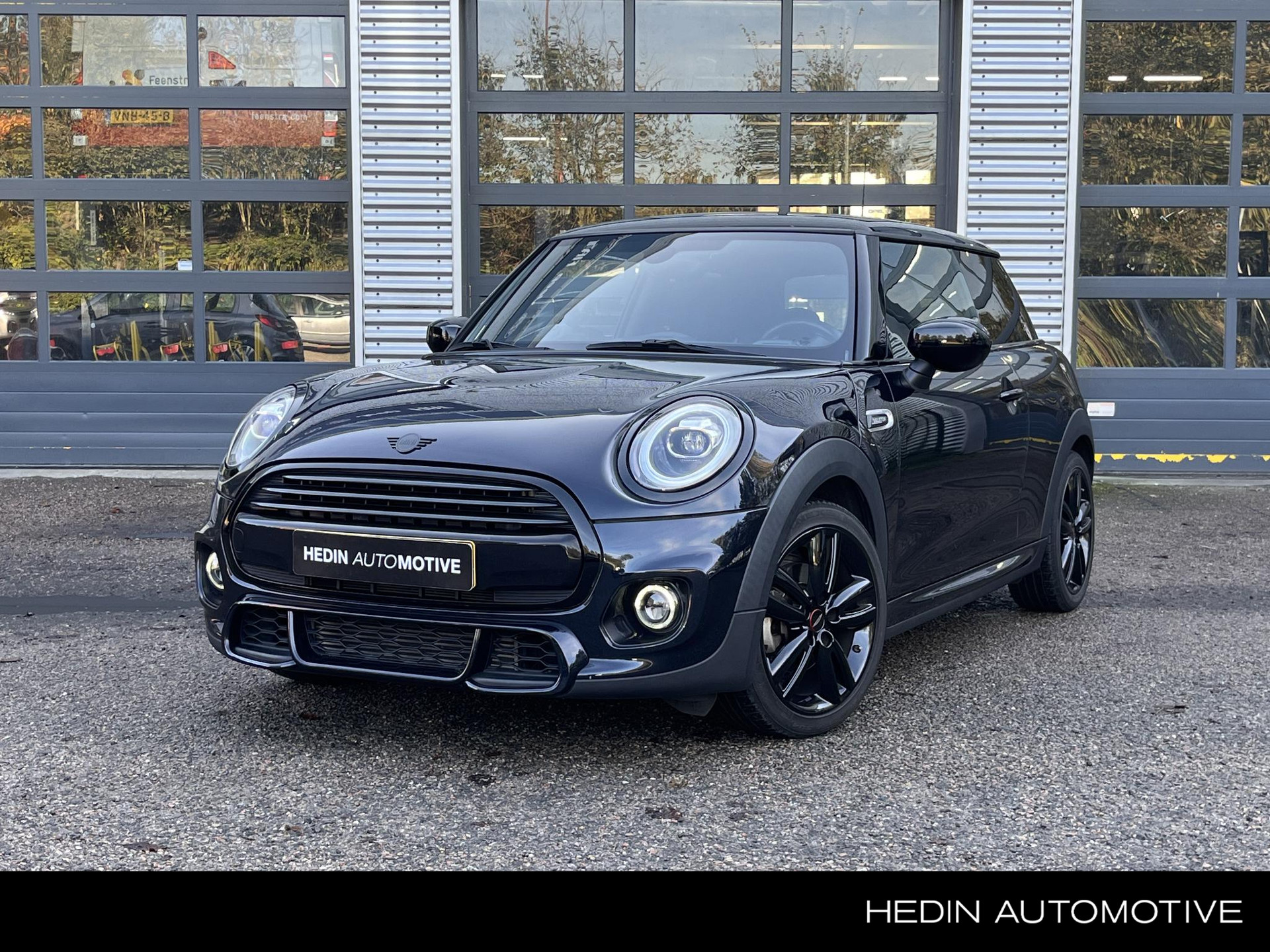 Mini Cooper 1.5 136PK Aut. JCW Pakket | Sportstoelen+verwarming | Navigatie | Climate control | Carplay | Cruise control | PDC | LMV 17 inch