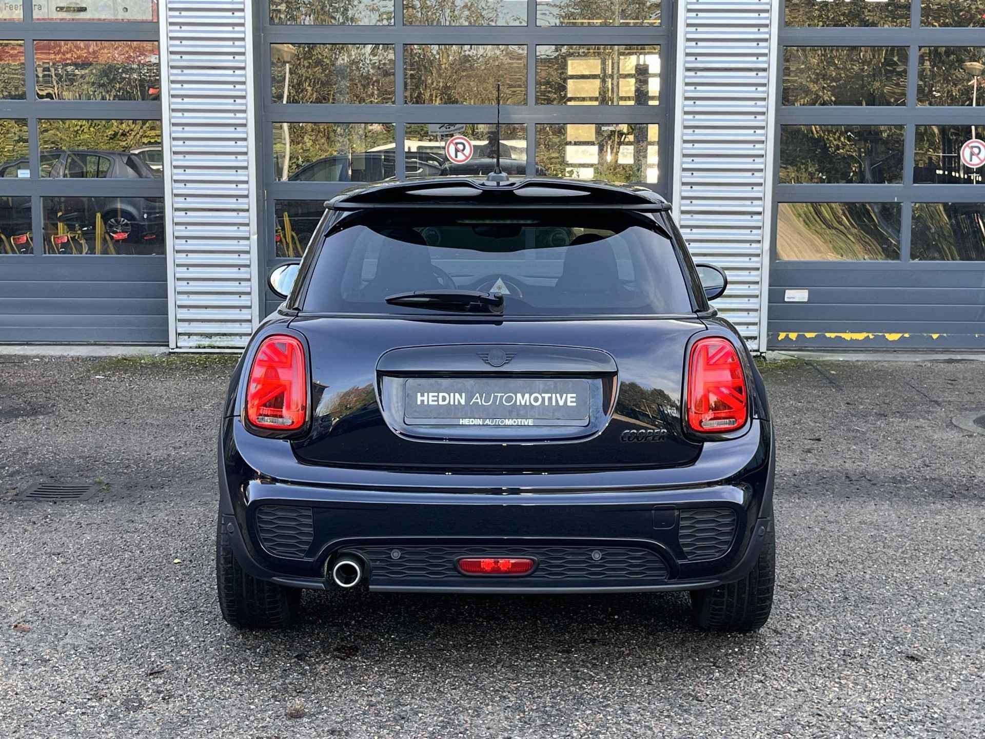 Mini Cooper 1.5 136PK Aut. JCW Pakket | Sportstoelen+verwarming | Navigatie | Climate control | Carplay | Cruise control | PDC | LMV 17 inch - 8/22