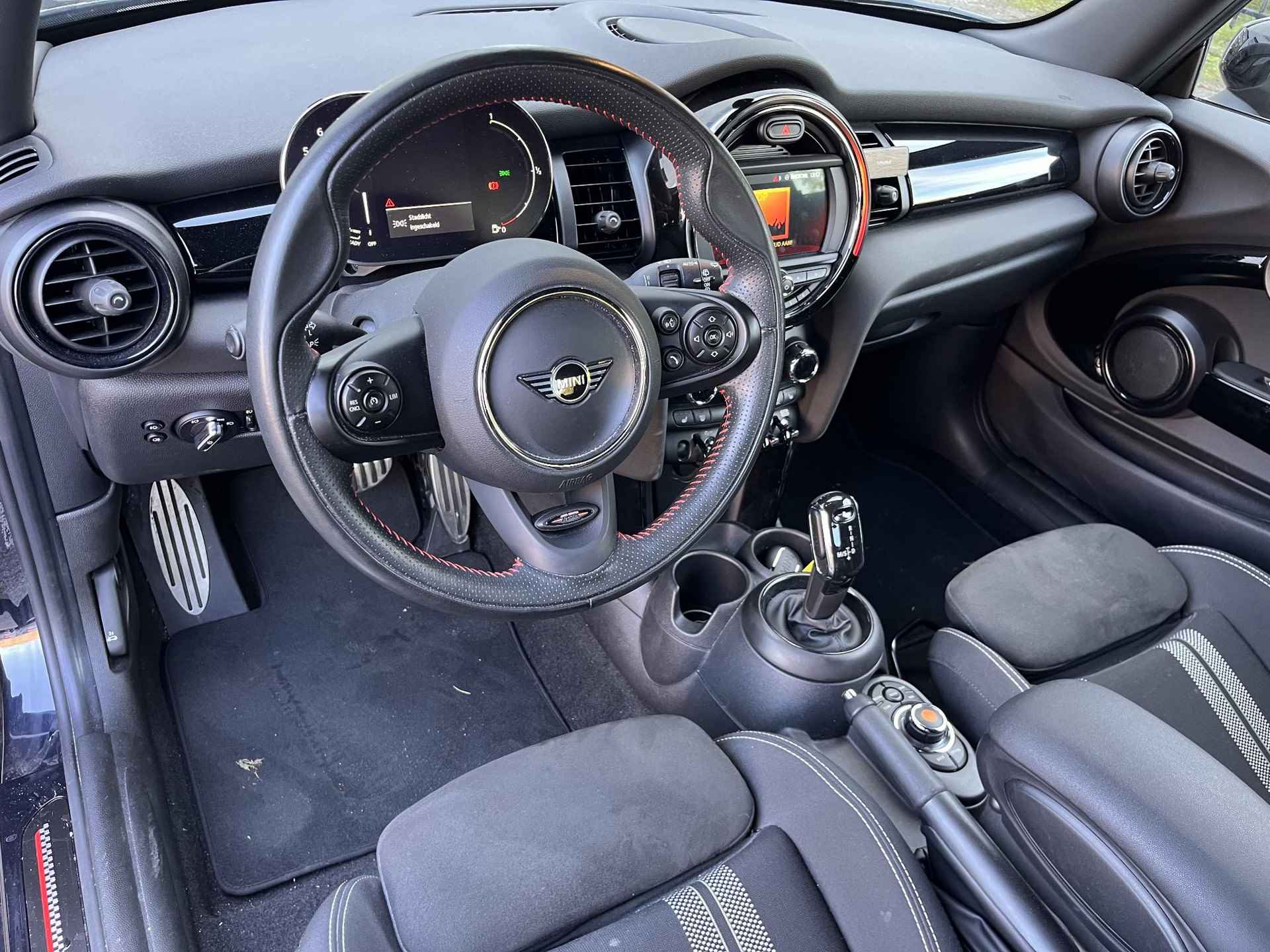 Mini Cooper 1.5 136PK Aut. JCW Pakket | Sportstoelen+verwarming | Navigatie | Climate control | Carplay | Cruise control | PDC | LMV 17 inch - 11/22