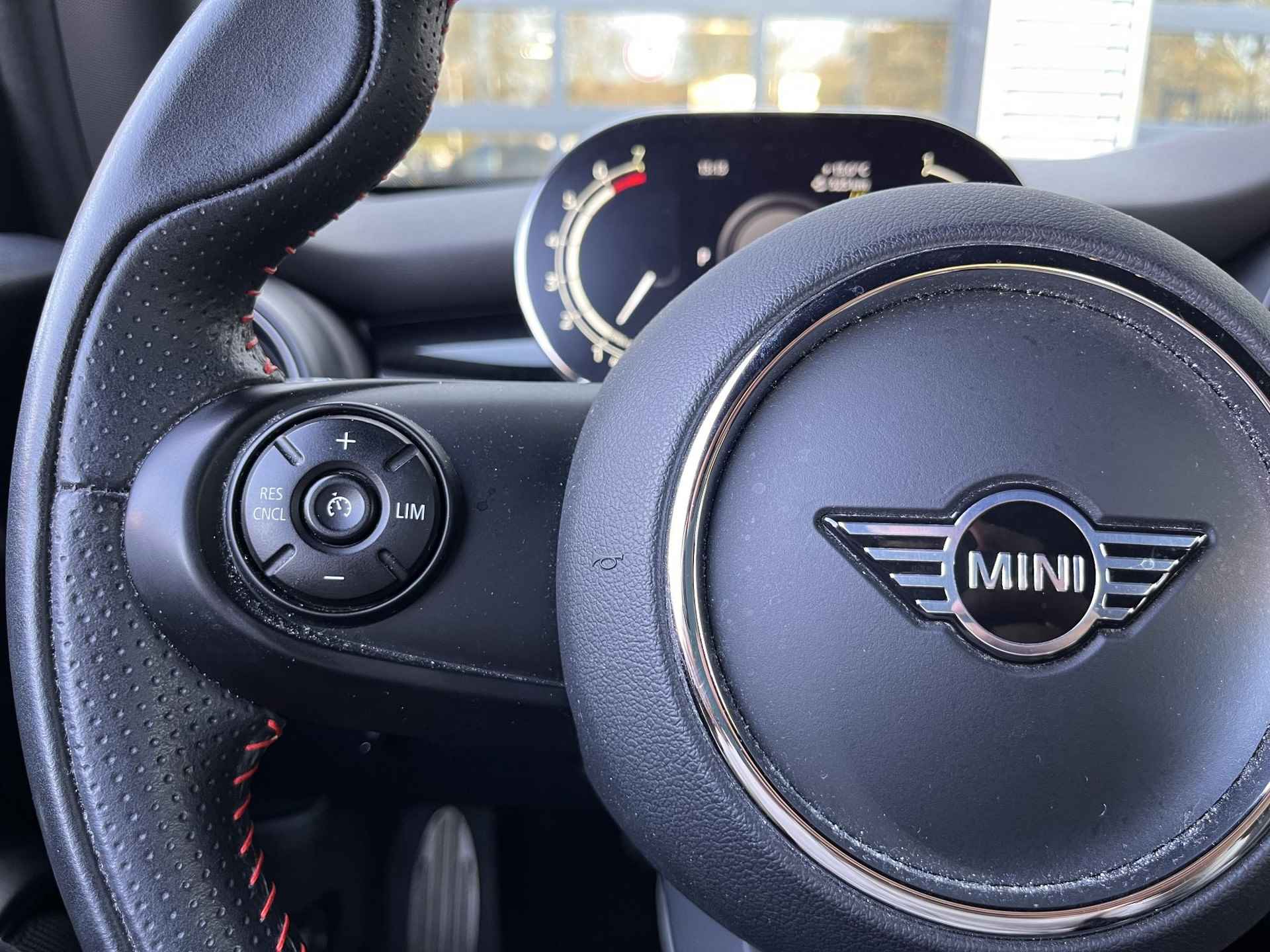 Mini Cooper 1.5 136PK Aut. JCW Pakket | Sportstoelen+verwarming | Navigatie | Climate control | Carplay | Cruise control | PDC | LMV 17 inch - 14/22