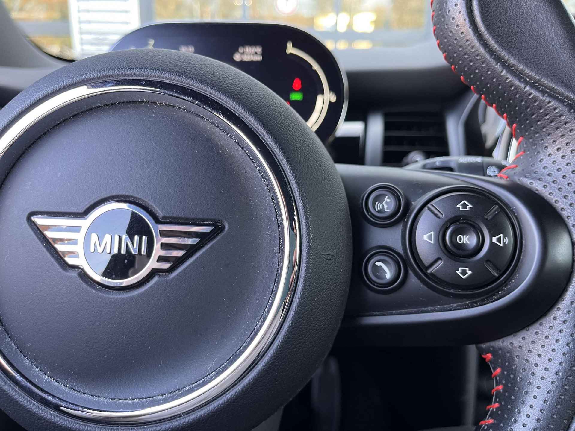 Mini Cooper 1.5 136PK Aut. JCW Pakket | Sportstoelen+verwarming | Navigatie | Climate control | Carplay | Cruise control | PDC | LMV 17 inch - 15/22