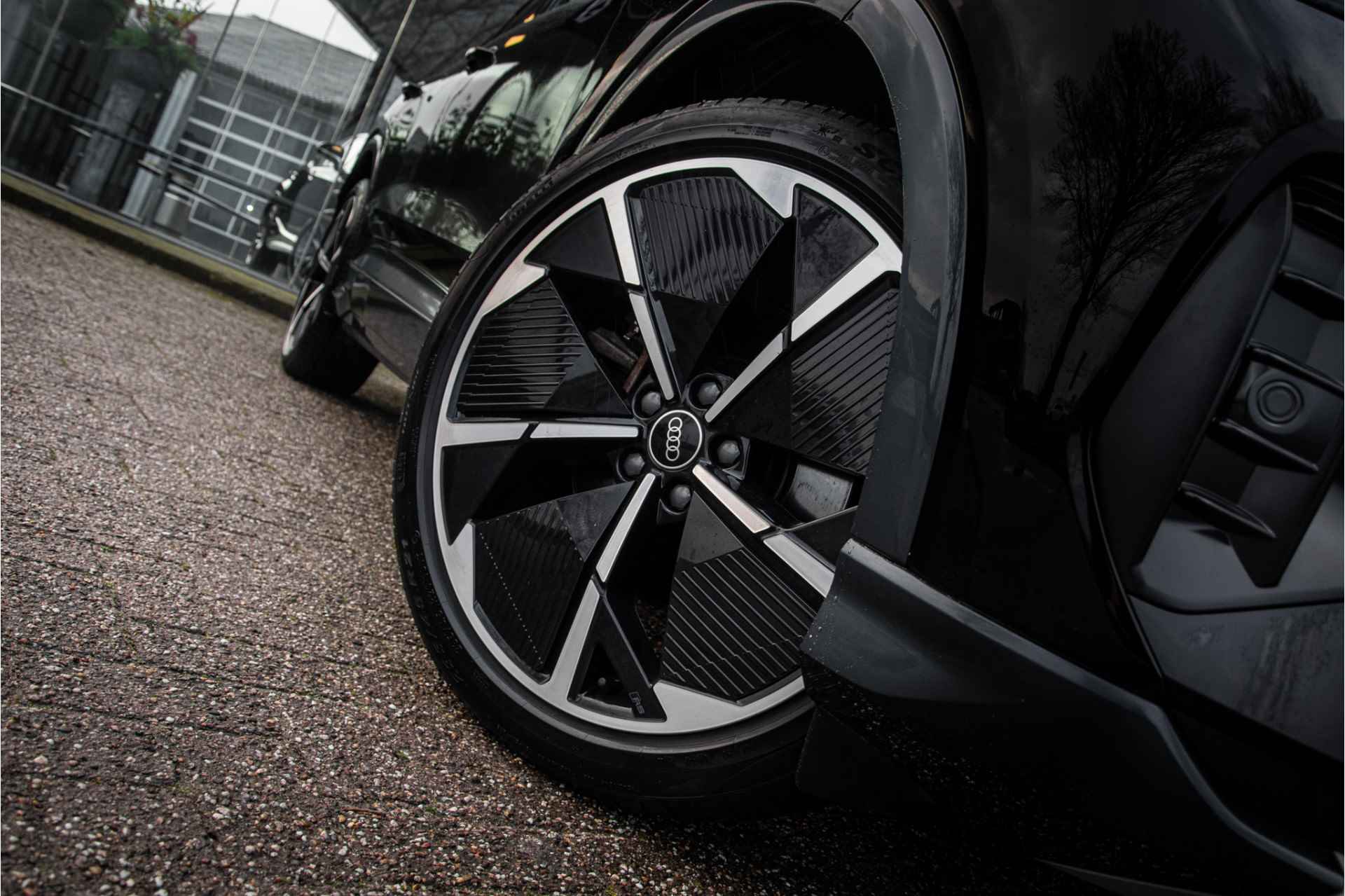 Audi Q4 e-tron 35 Launch edition Advanced Plus 55 kWh - Panodak - Leder - 21inch Rijbereik WLTP 353km - 12% bijtelling! - 10/74
