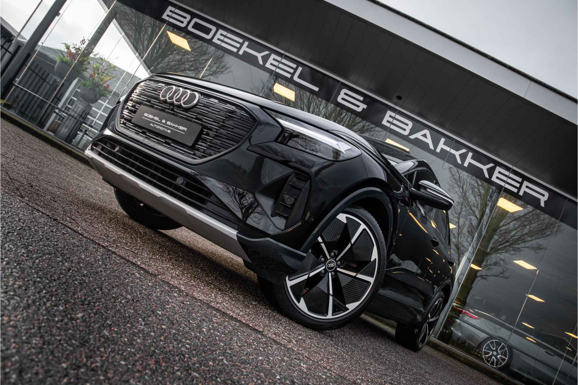 Audi Q4 e-tron 35 Launch edition Advanced Plus 55 kWh - Panodak - Leder - 21inch Rijbereik WLTP 353km - 12% bijtelling! - 18/74