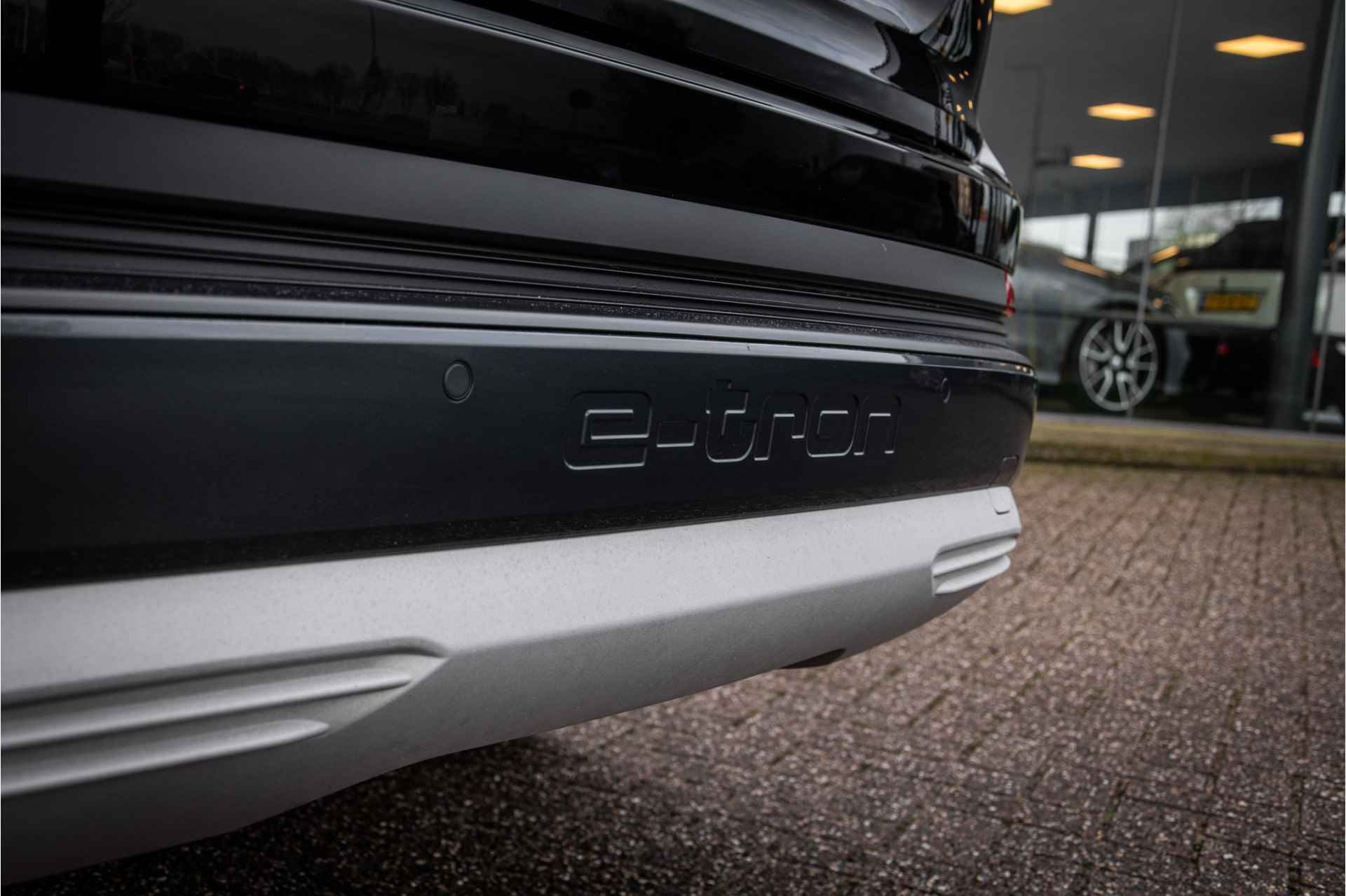 Audi Q4 e-tron 35 Launch edition Advanced Plus 55 kWh - Panodak - Leder - 21inch Rijbereik WLTP 353km - 12% bijtelling! - 28/74