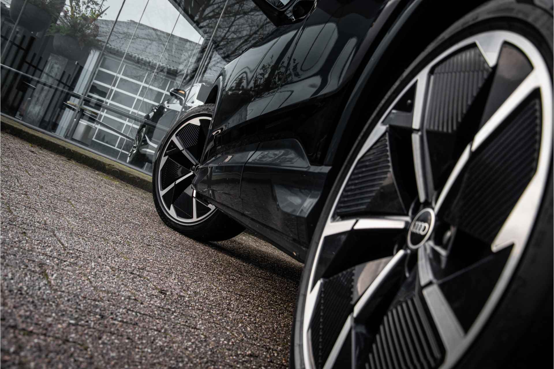 Audi Q4 e-tron 35 Launch edition Advanced Plus 55 kWh - Panodak - Leder - 21inch Rijbereik WLTP 353km - 12% bijtelling! - 29/74