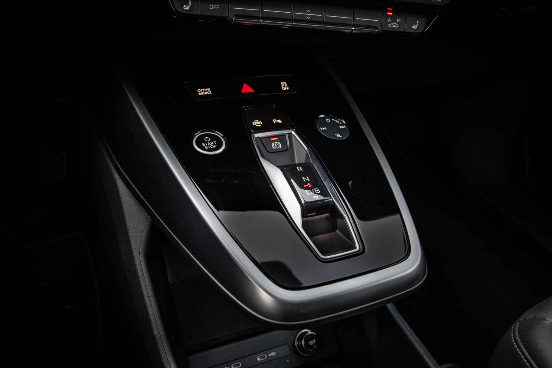 Audi Q4 e-tron 35 Launch edition Advanced Plus 55 kWh - Panodak - Leder - 21inch Rijbereik WLTP 353km - 12% bijtelling! - 39/74
