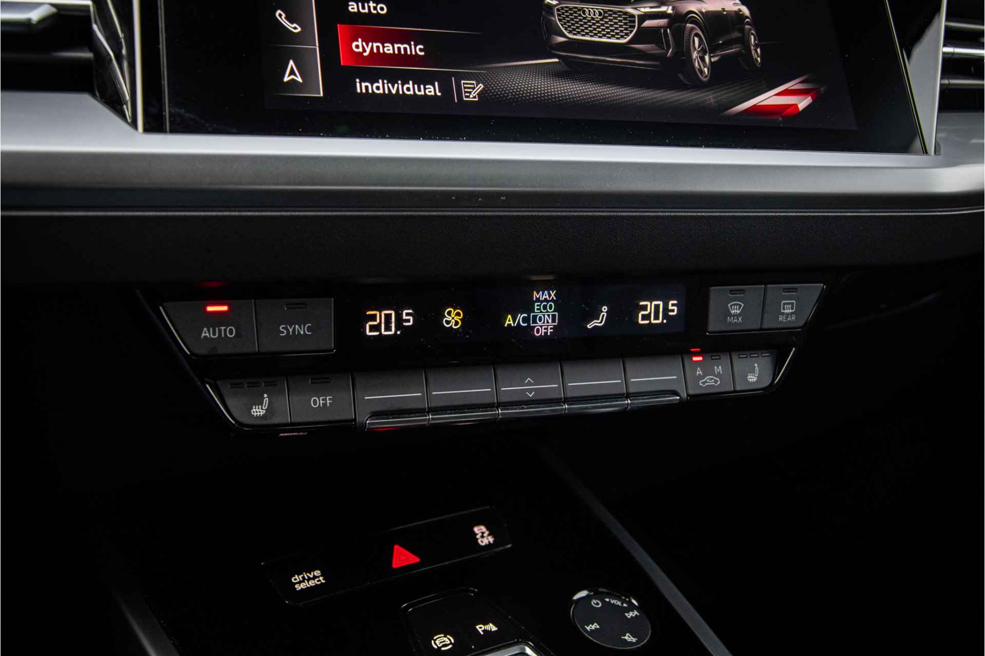 Audi Q4 e-tron 35 Launch edition Advanced Plus 55 kWh - Panodak - Leder - 21inch Rijbereik WLTP 353km - 12% bijtelling! - 55/74