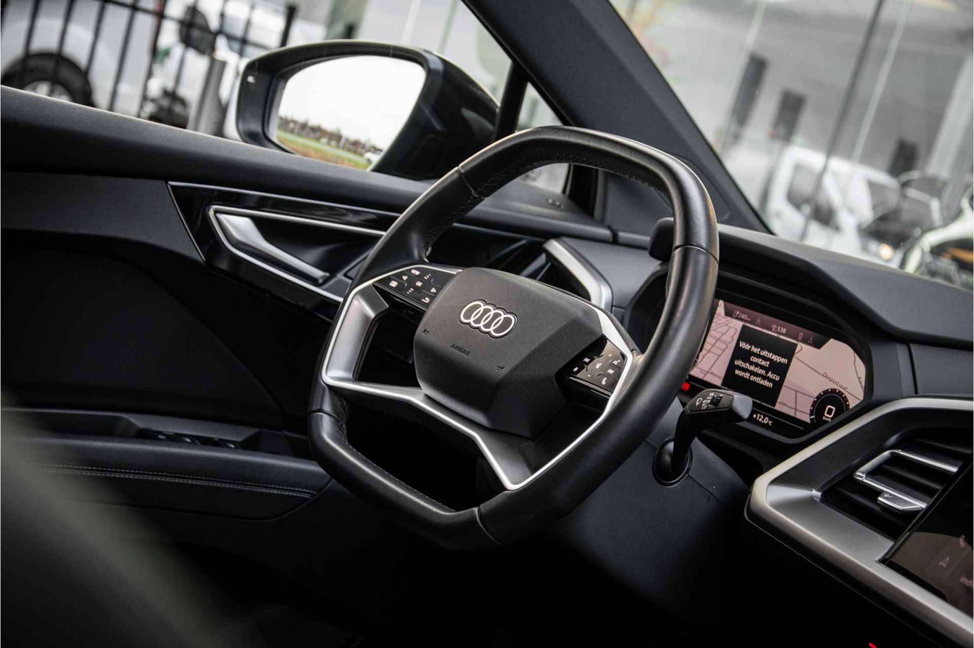 Audi Q4 e-tron 35 Launch edition Advanced Plus 55 kWh - Panodak - Leder - 21inch Rijbereik WLTP 353km - 12% bijtelling! - 68/74