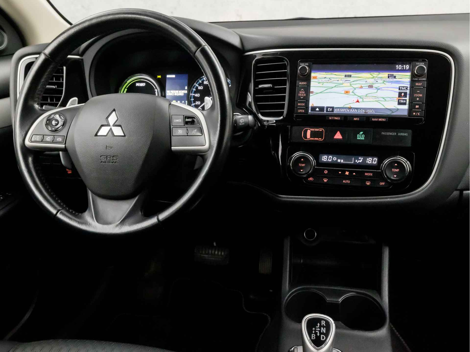 Mitsubishi Outlander 2.0 PHEV X-Line Sport 203Pk Automaat (NAVIGATIE, CLIMATE, KEYLESS, CAMERA, LEDEREN SPORTSTOELEN, CRUISE CONTROL, NIEUWE APK, GETINT GLAS, NIEUWSTAAT) - 7/30