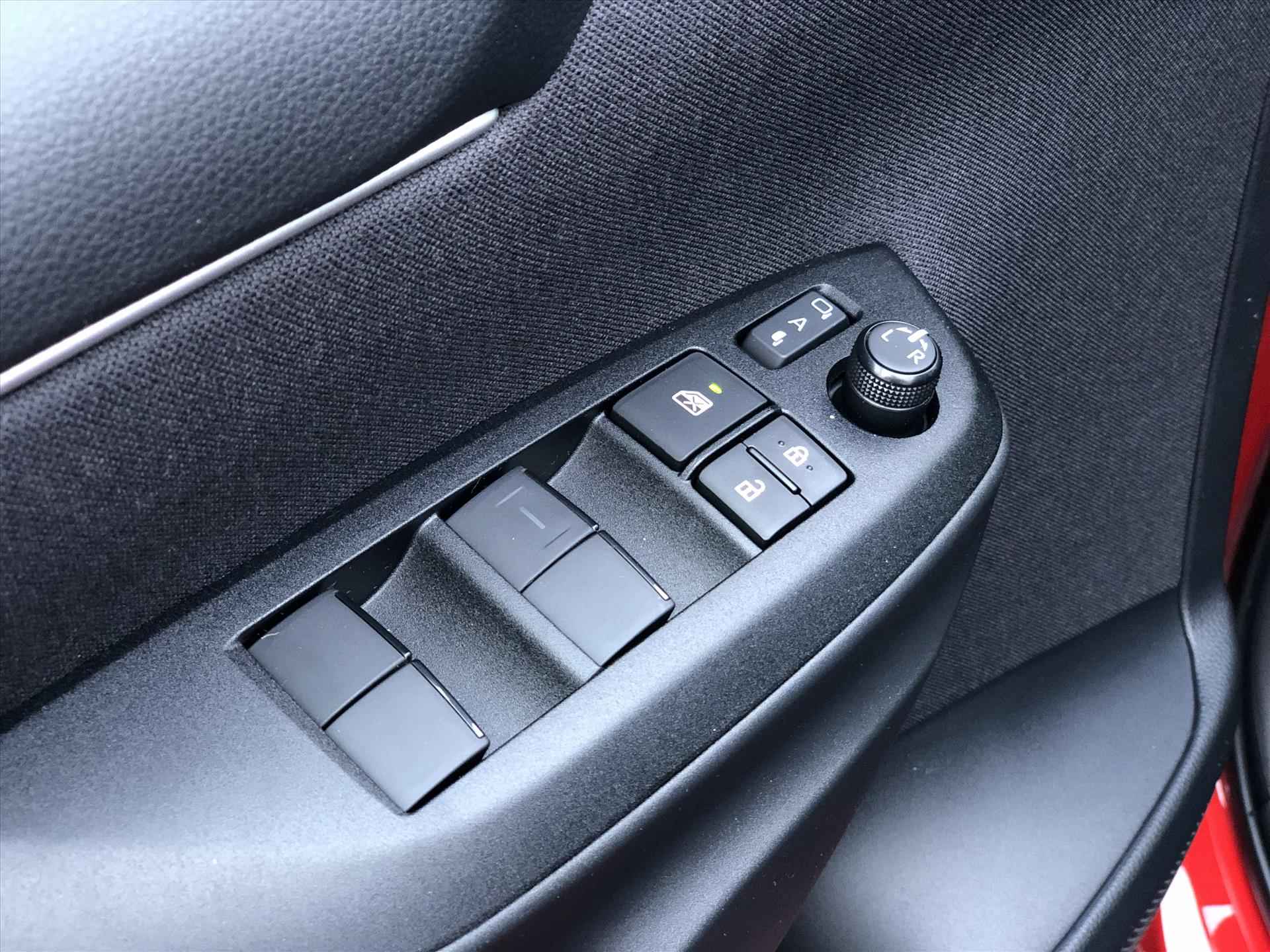 Toyota Yaris Hybrid 130PK Executive Premium Nieuw model | JBL, Head up display, Dodehoekherkenning, Parkeersensoren, Navigatie, Stuurverwarming - 30/44