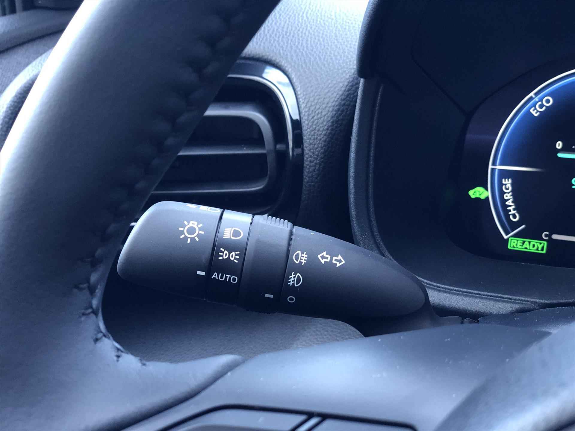 Toyota Yaris Hybrid 130PK Executive Premium Nieuw model | JBL, Head up display, Dodehoekherkenning, Parkeersensoren, Navigatie, Stuurverwarming - 35/44