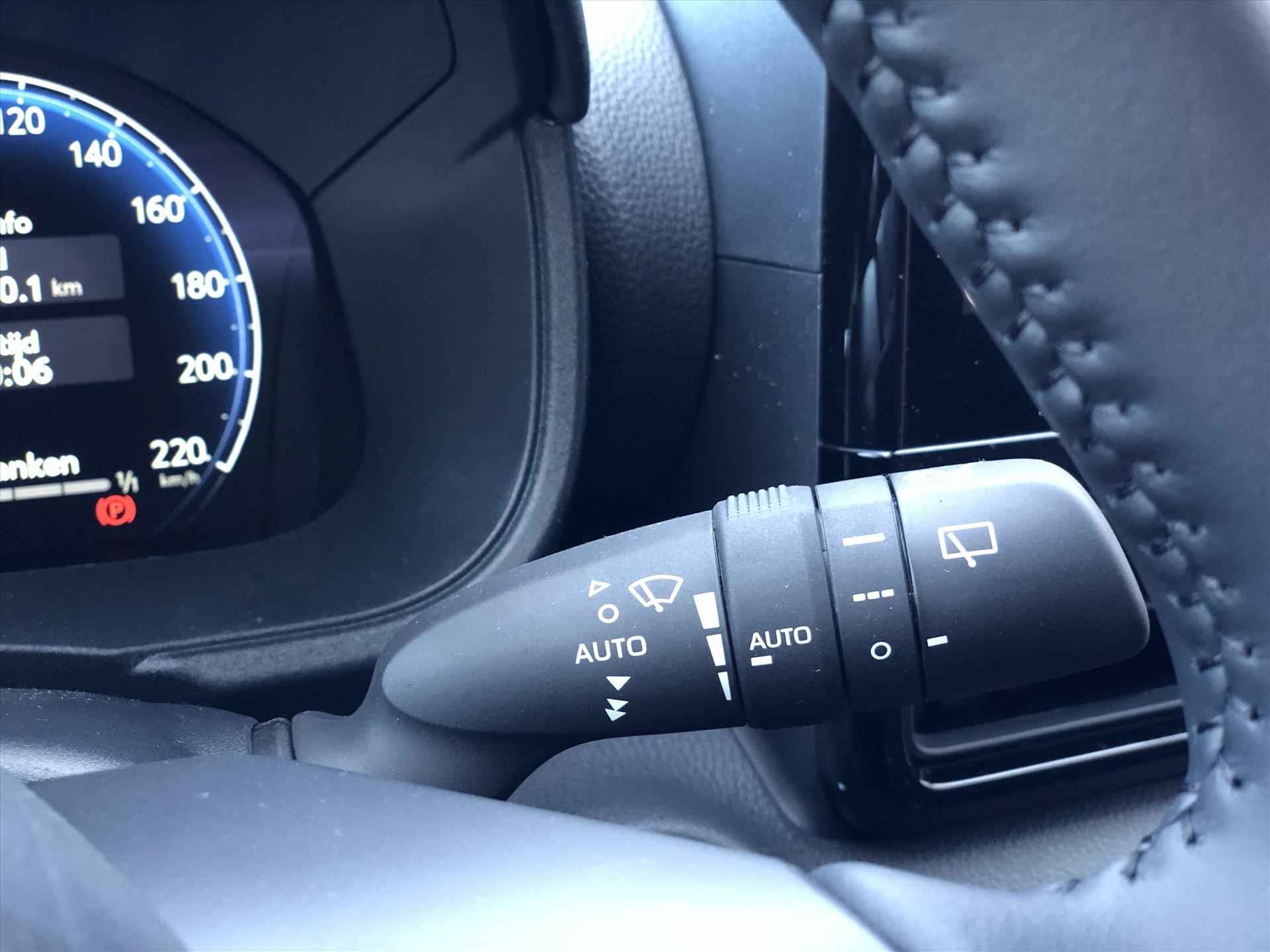 Toyota Yaris Hybrid 130PK Executive Premium Nieuw model | JBL, Head up display, Dodehoekherkenning, Parkeersensoren, Navigatie, Stuurverwarming - 36/44