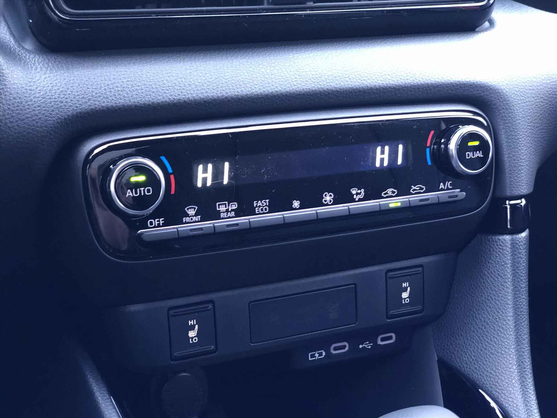 Toyota Yaris Hybrid 130PK Executive Premium Nieuw model | JBL, Head up display, Dodehoekherkenning, Parkeersensoren, Navigatie, Stuurverwarming - 38/44