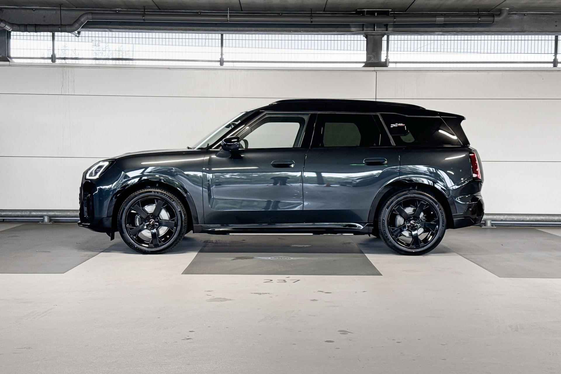 MINI Countryman Electric E John Cooper Works 66.5 kWh | Pakket L | Dak en spiegelkappen in Jetblack - 2/24