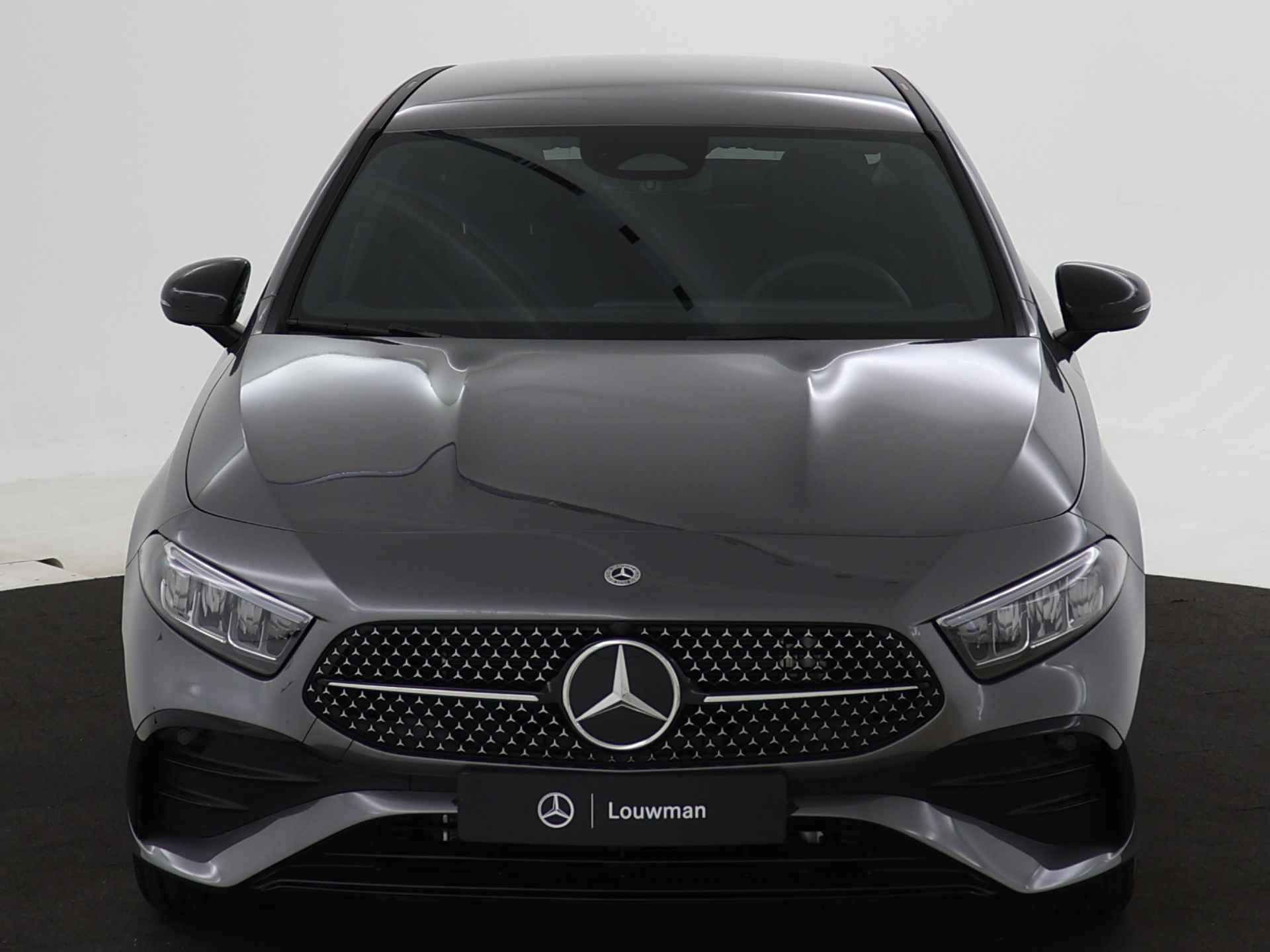 Mercedes-Benz A-Klasse 250 e Star Edition AMG Line | Nightpakket | Dodehoekassistent | KEYLESS GO-comfortpakket | Verwarmde stoelen vooraan | Extra USB-poorten | Sfeerverlichting | Parkeerpakket met achteruitrijcamera | - 23/37