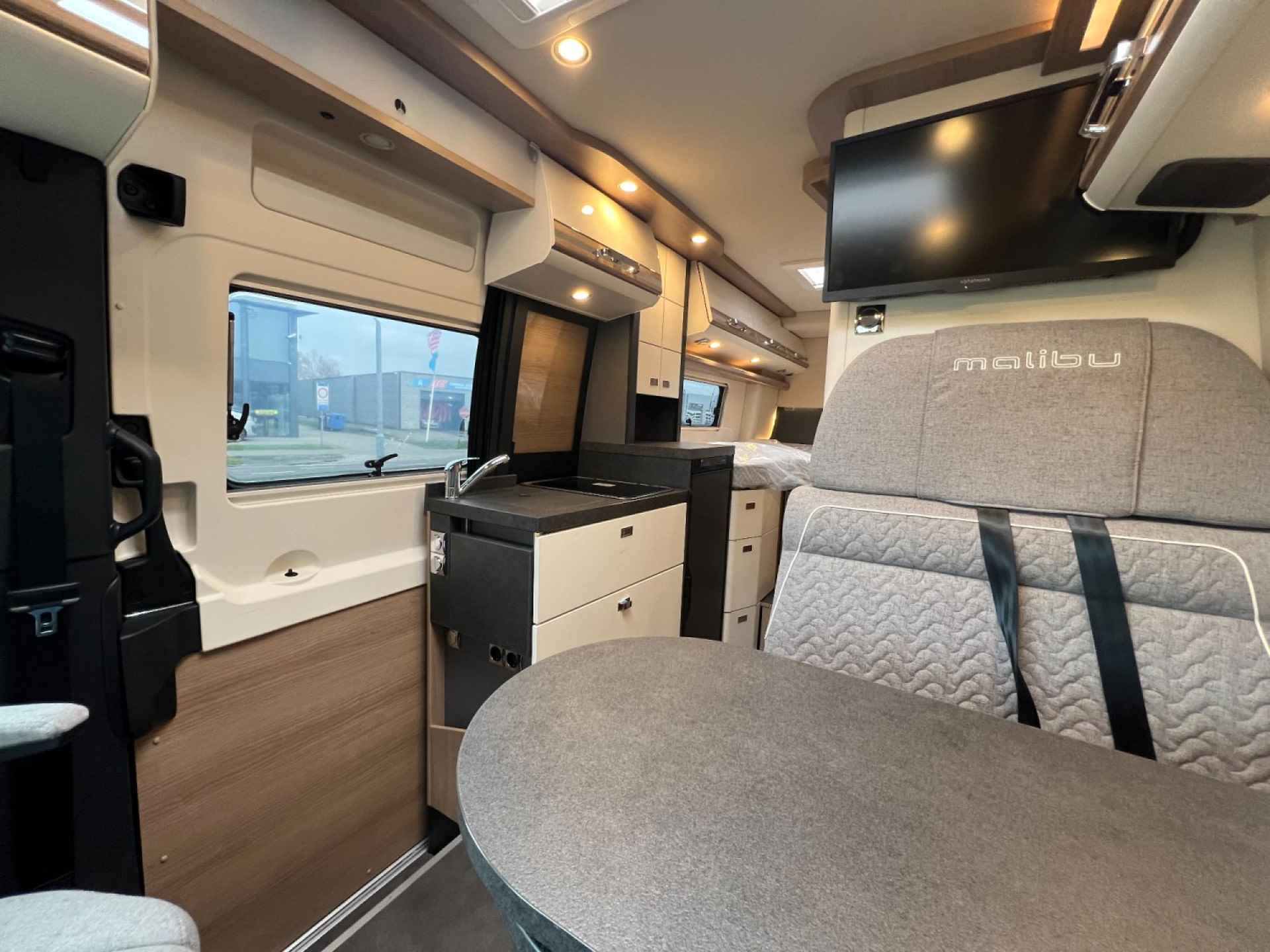 Malibu Genius 641 LE NIEUW & UNIEK MODEL OP MERCEDES BASIS - 21/30